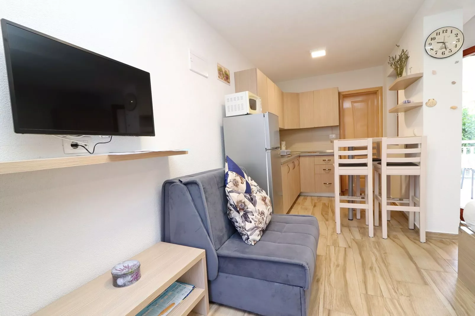 Seaside Apartments Hrkać - Studio Apartment with Terrace and Sea View 3-Woonkamer