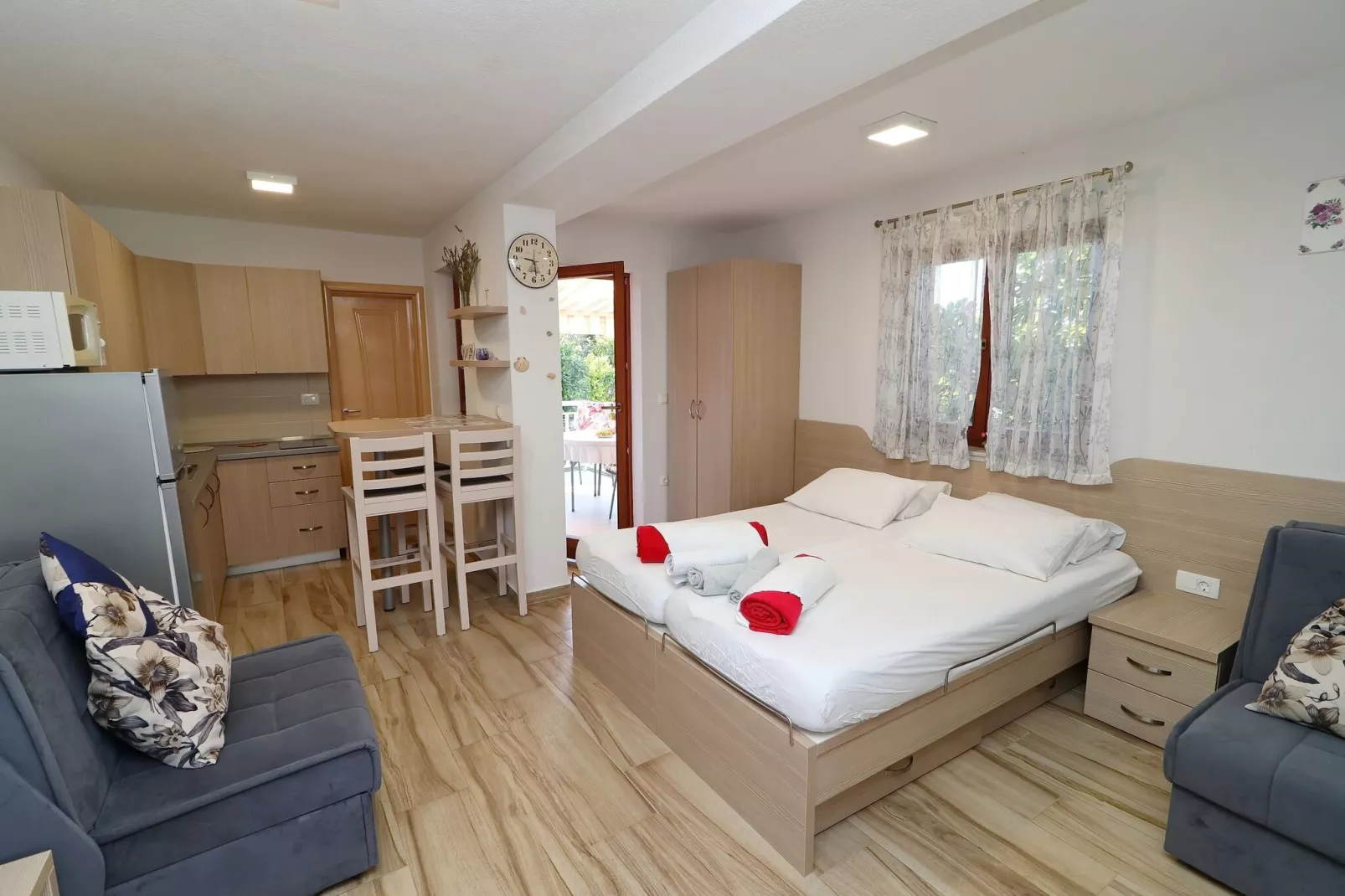 Seaside Apartments Hrkać - Studio Apartment with Terrace and Sea View 3-Slaapkamer