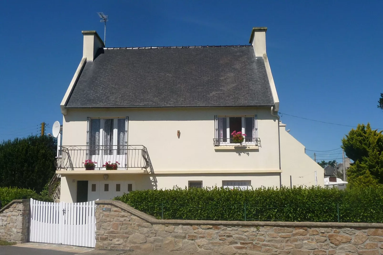 50m vom Sandstrand Ferienhaus Ploudalmézeau-Buitenkant zomer