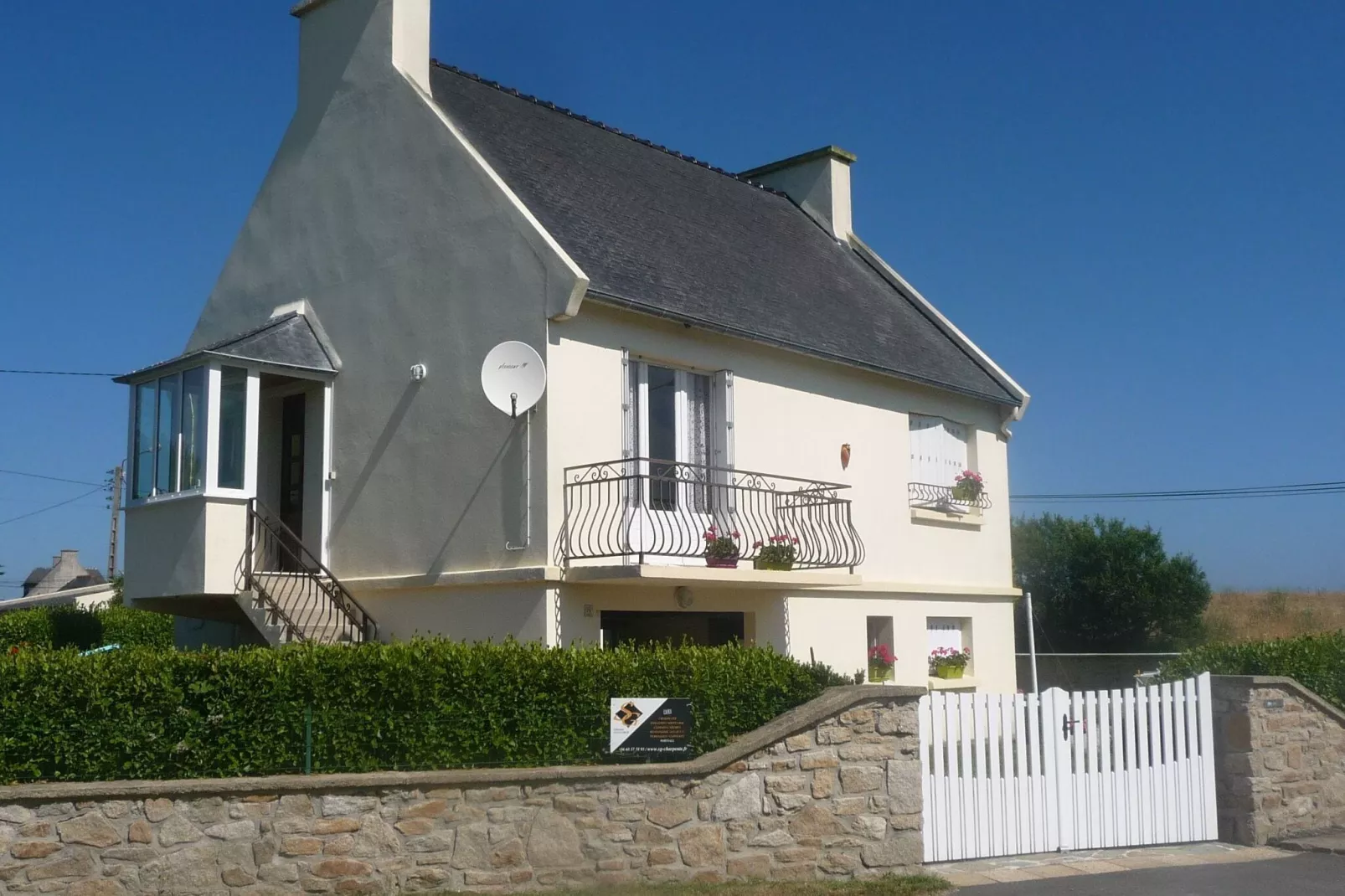 50m vom Sandstrand Ferienhaus Ploudalmézeau-Buitenkant zomer