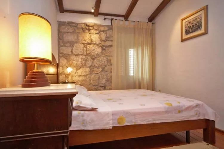 House Rilović - Two Bedroom House with Swimming Pool and Jacuzzi-Slaapkamer