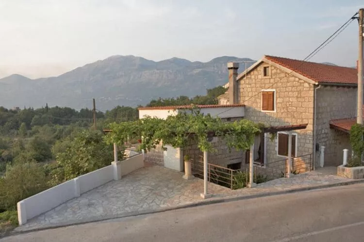 House Rilović - Two Bedroom House with Swimming Pool and Jacuzzi-Buitenlucht