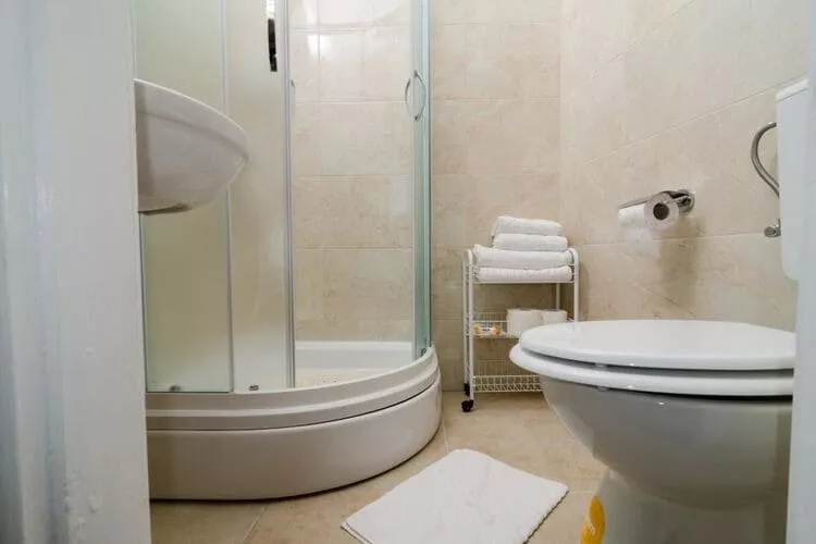 Rooms Pile - Comfort Double Room with Patio-Badkamer