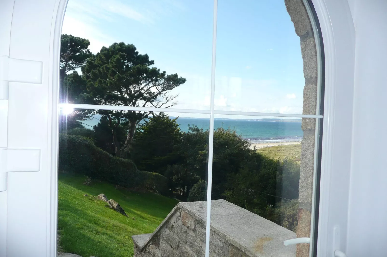 Ferienhaus mit Panorama-Meerblick Plonévez-Porzay-Uitzicht zomer