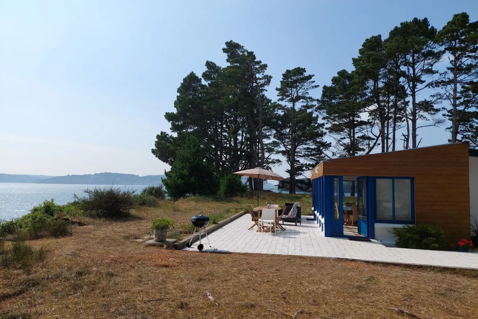 Ferienhaus vom Meer umgeben Hanvec-Buitenkant zomer