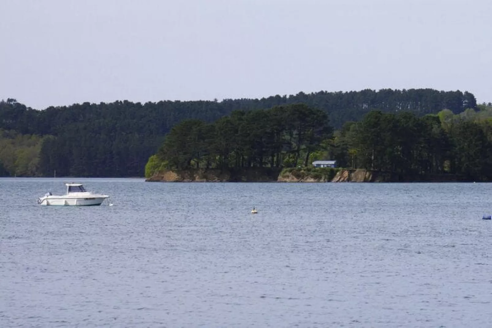 Ferienhaus vom Meer umgeben Hanvec-Gebieden zomer 1km