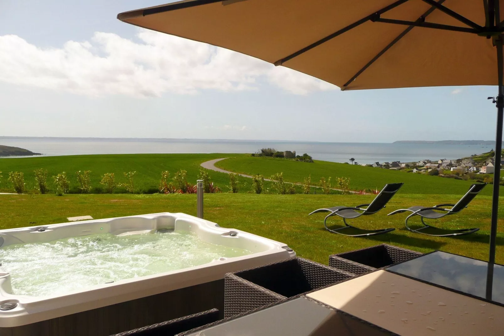 Premium-Ferienvilla mit Jacuzzi 180° Panorama-Meerblick Telgruc-sur-Mer-Wellness