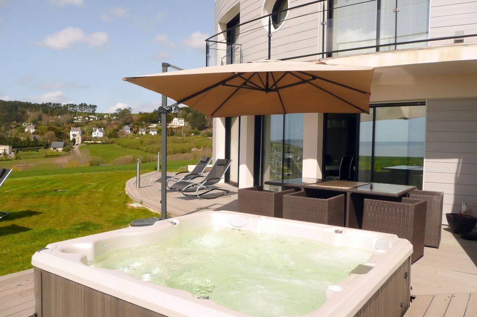 Premium-Ferienvilla mit Jacuzzi 180° Panorama-Meerblick Telgruc-sur-Mer-Spa