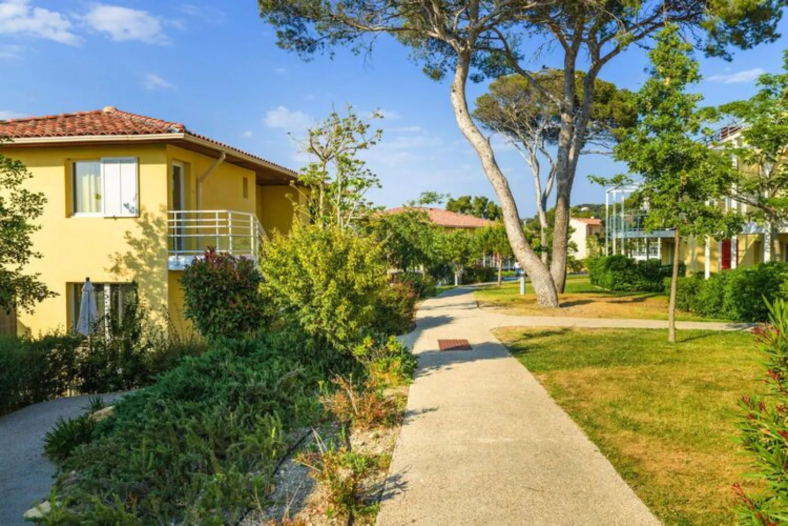 Appartement op de begane grond in Residence Les Terrasses des Embiez-Buitenkant zomer