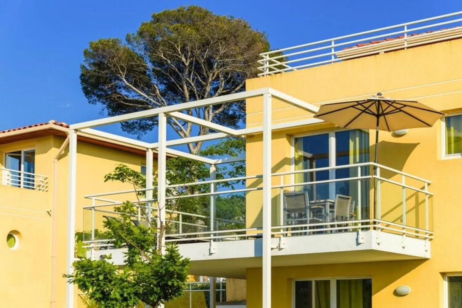 Appartement in de residentie Les Terrasses des Embiez, Six-Fours-les-Plages-Buitenkant zomer