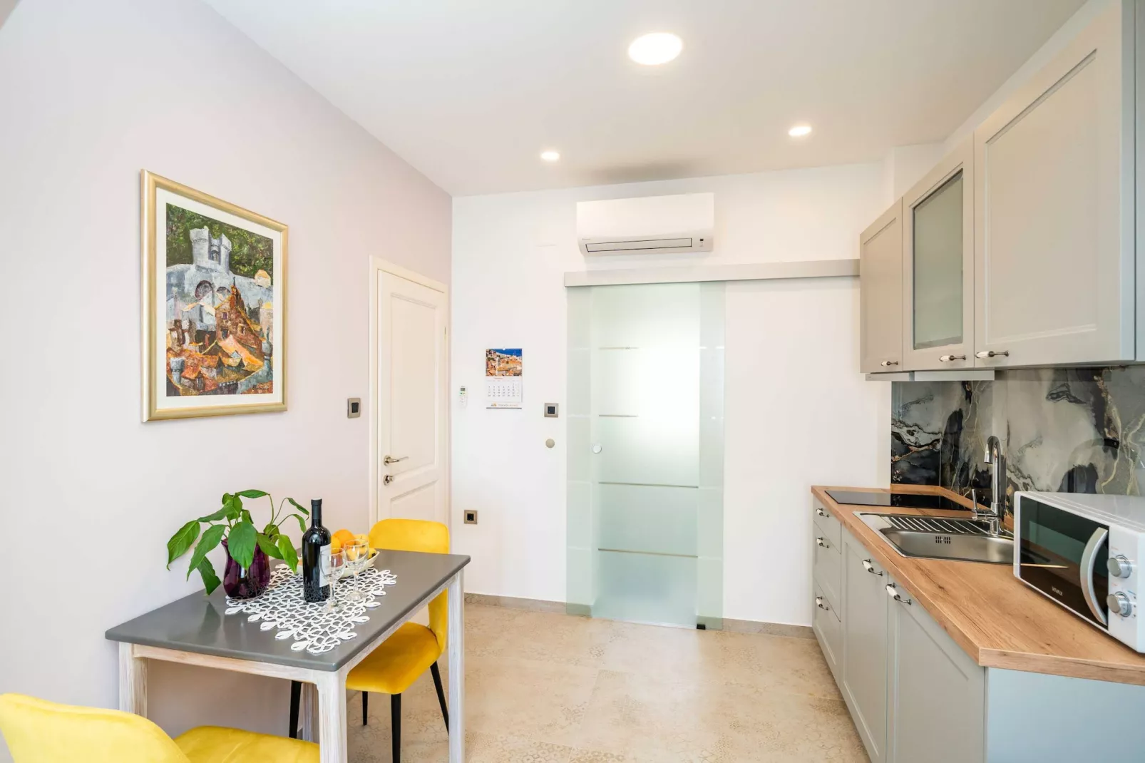 Apartment Villa Palma- Studio Apartment with Balcony and Sea View (Studio apartman 1)-Eetkamer