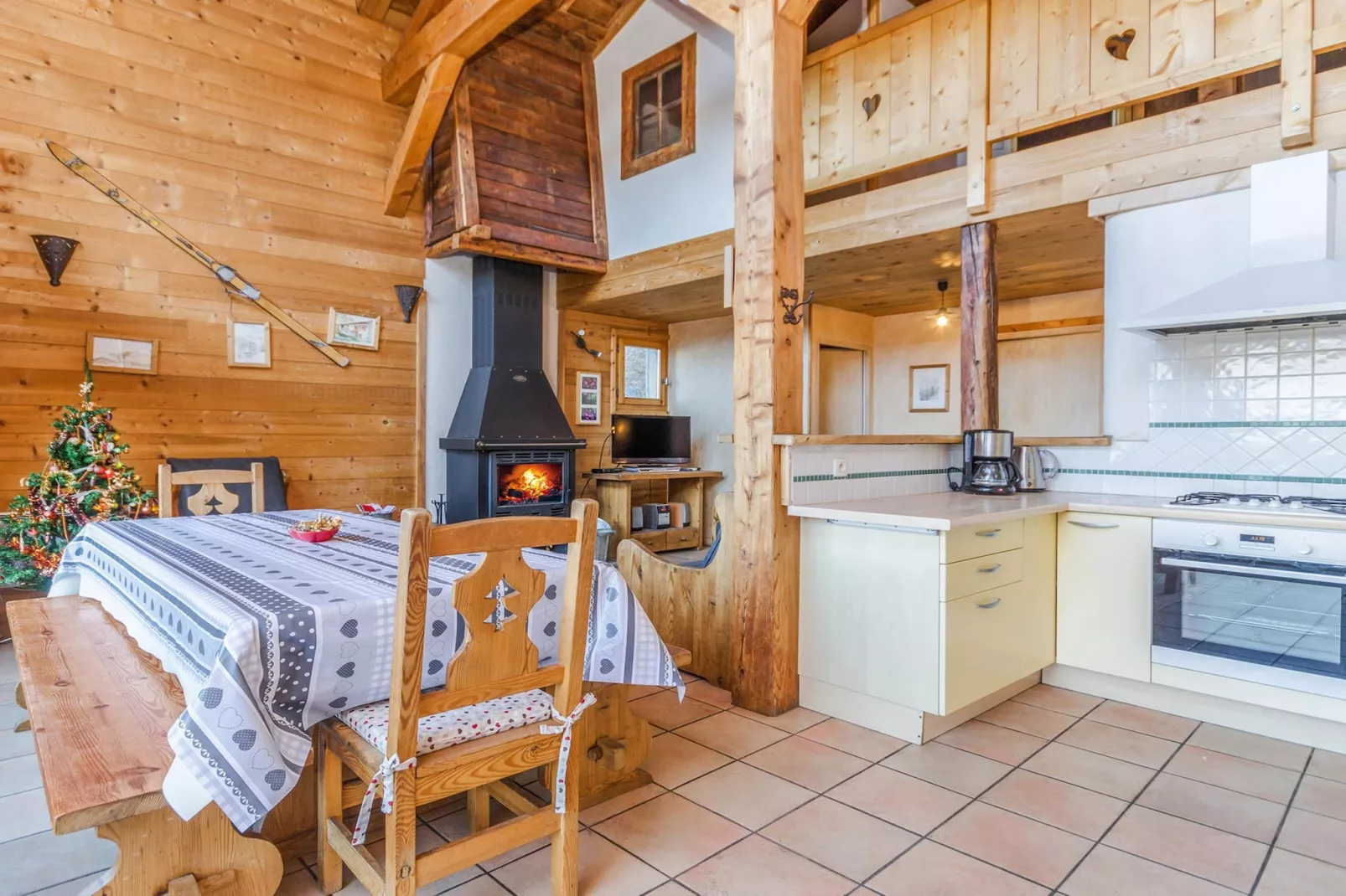 Chalet Piccola Pietra-Eetkamer
