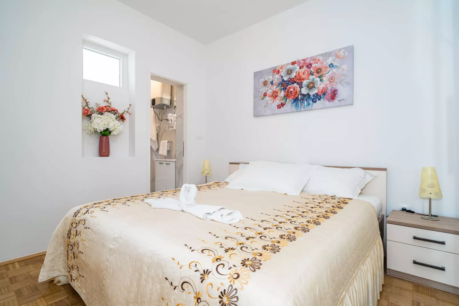 Apartment Debos - One-Bedroom Apartment with Balcony and Sea View-Slaapkamer