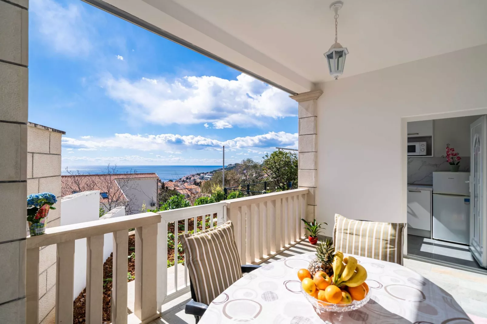 Apartment Debos - One-Bedroom Apartment with Balcony and Sea View-Terrasbalkon
