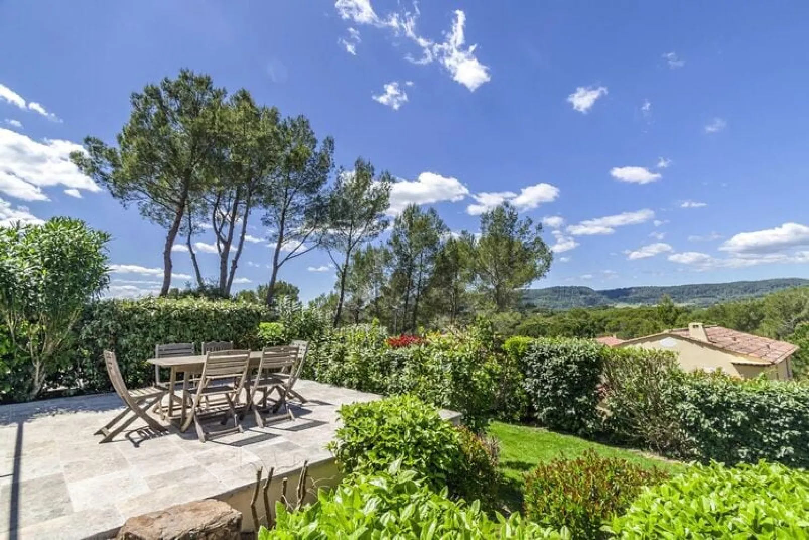 Terraced Houses Les Domaines de Saint-Endréol / La Motte-en-Provence-Tuinen zomer