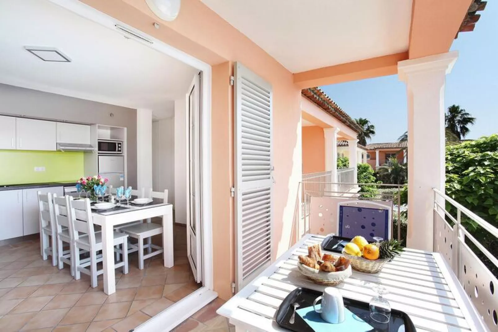 Appartement in Grimaud met balkon of terras-Terras