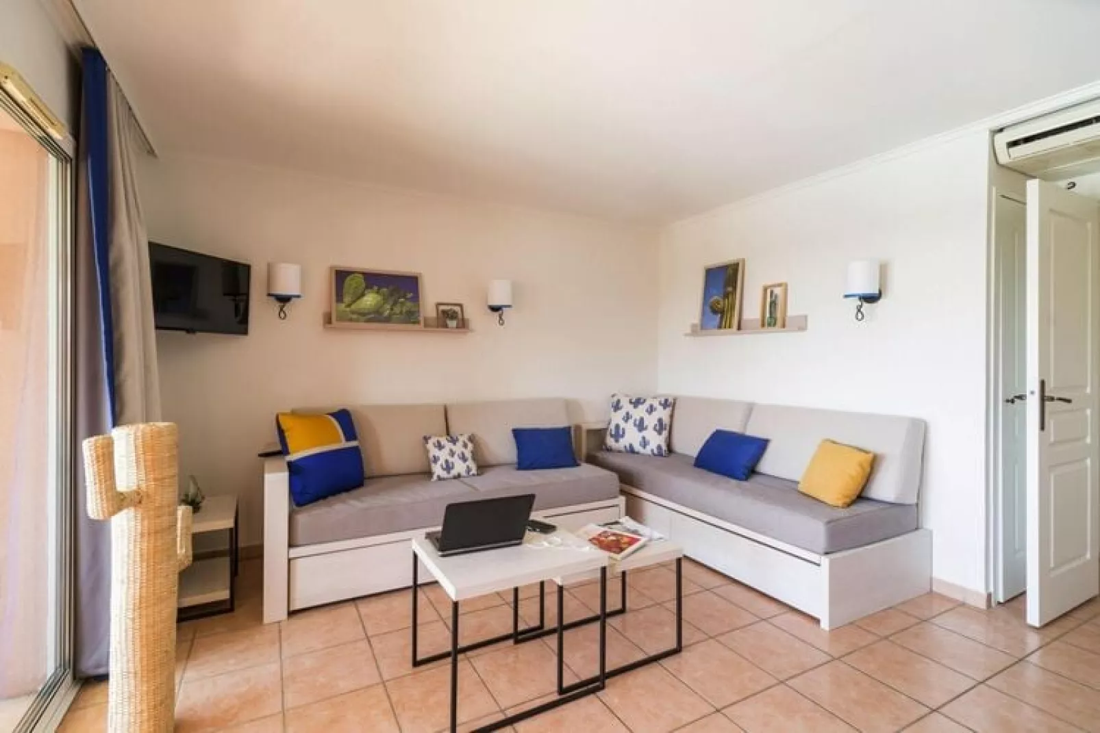 Residence Les Calanques, Les Issambres-24 Standard - Apt. 4 p. - 1 bedroom-Woonkamer