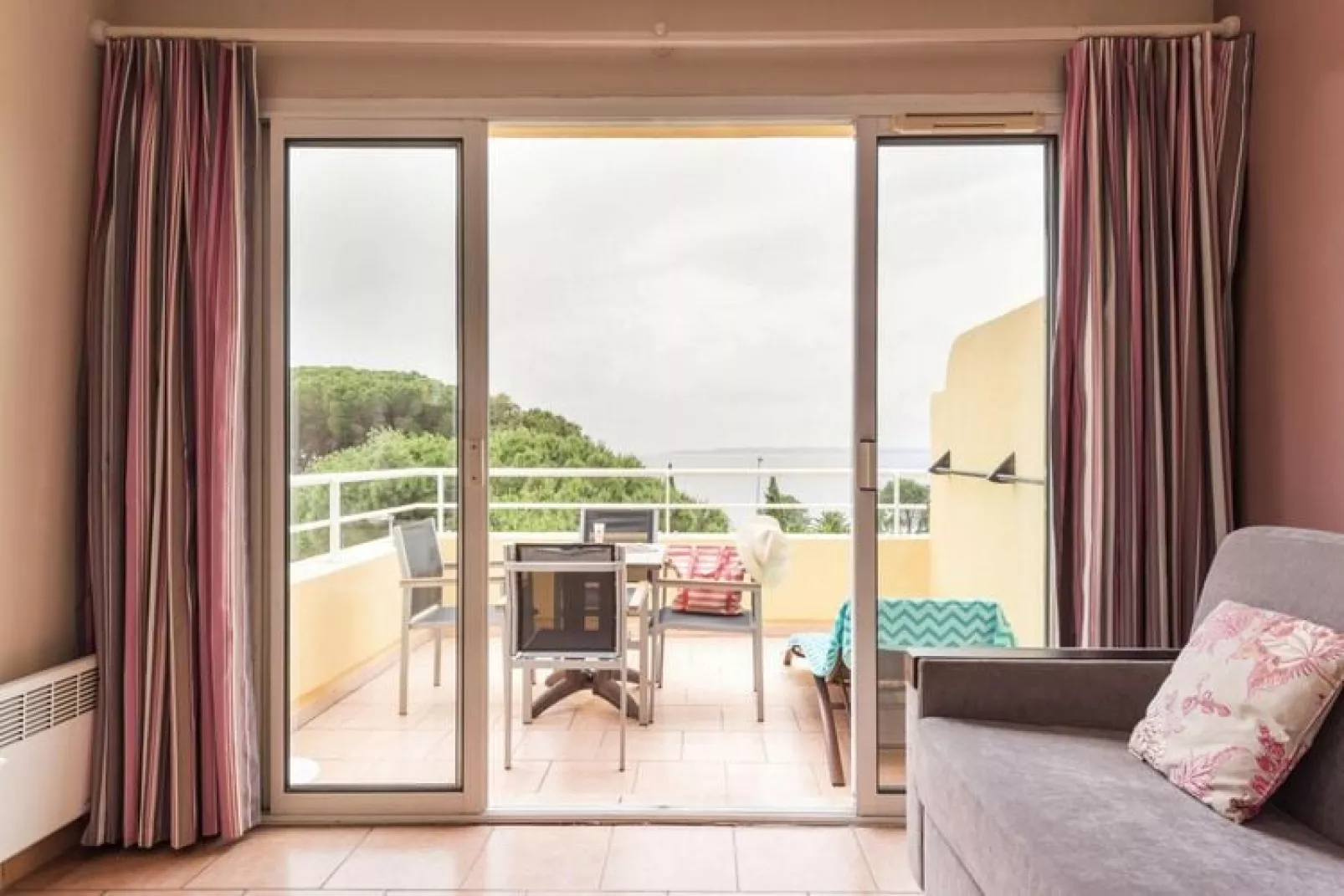 Residence Les Calanques, Les Issambres-24 Standard - Apt. 4 p. - 1 bedroom-Woonkamer