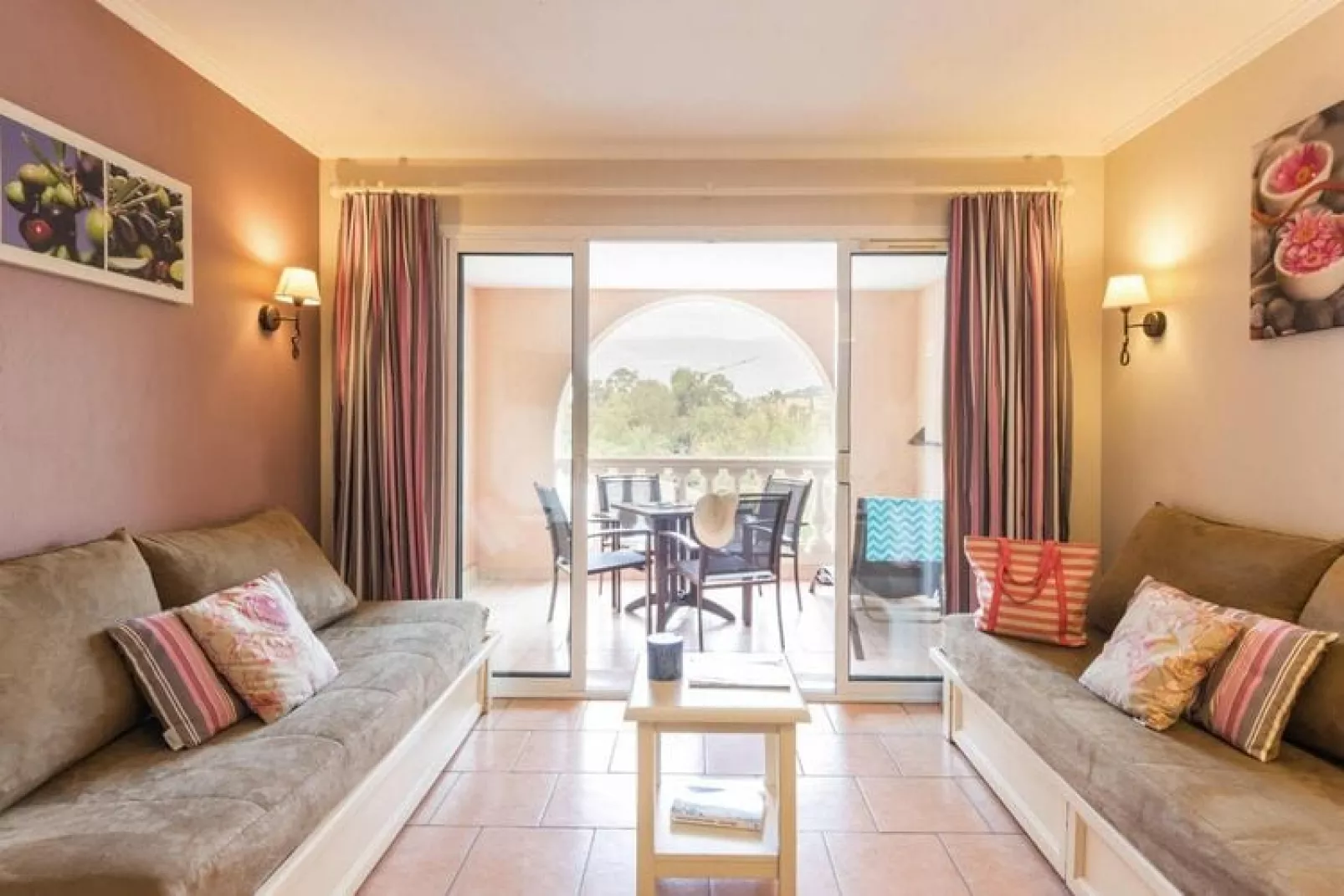 Residence Les Calanques, Les Issambres-27 Standard - Apt. 6 p. - 1 bedroom+1 sleeping alcove - terrace-Woonkamer