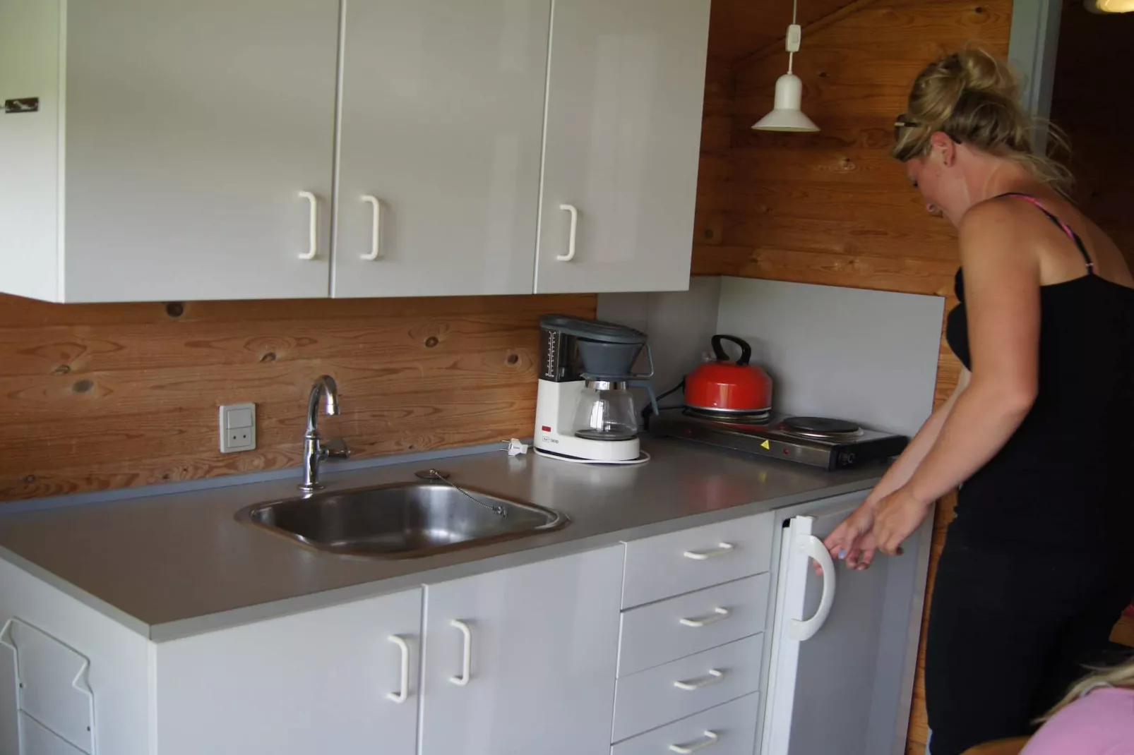 Mooie hut in campingresort-Binnen