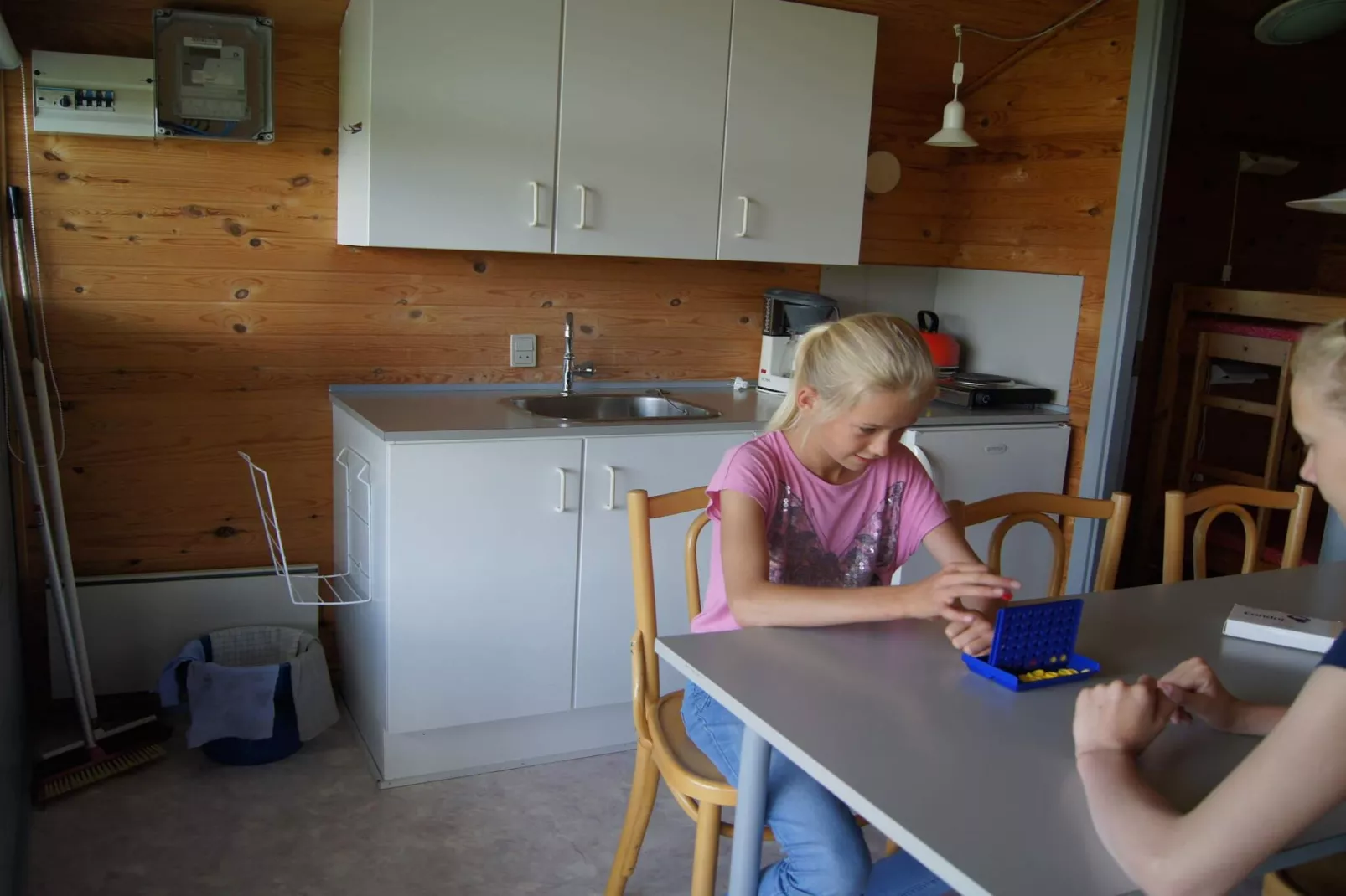 Mooie hut in campingresort-Binnen