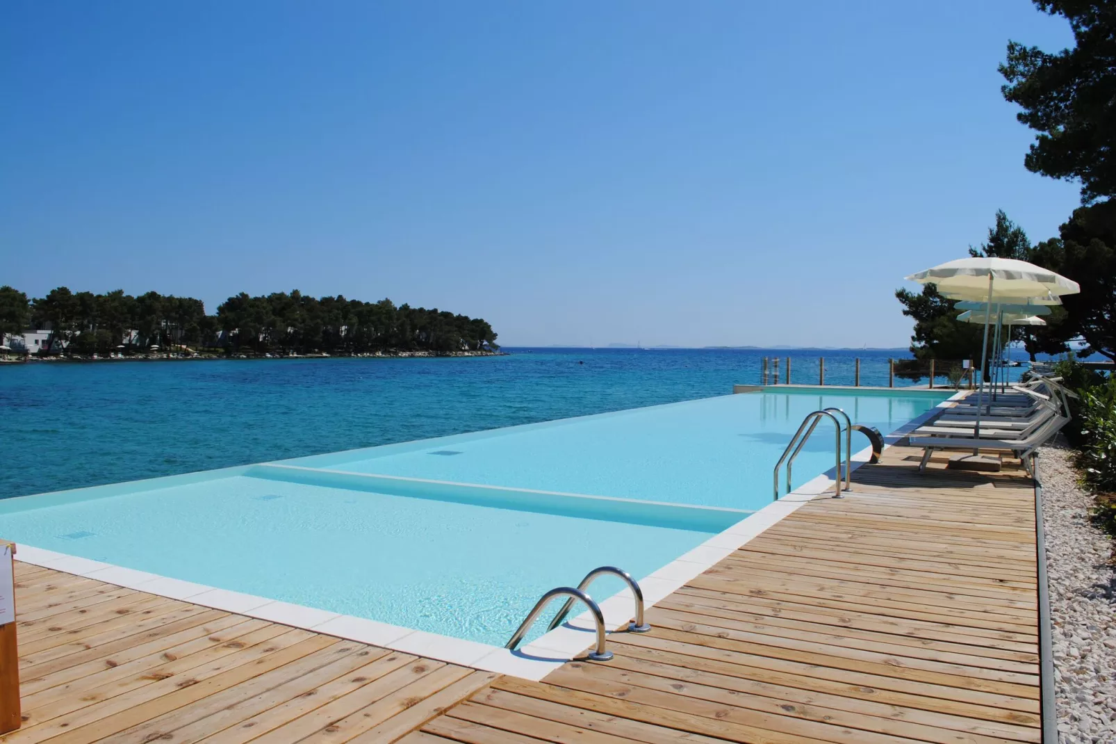 Residence Premium Crvena Luka Biograd Family Apartment Sea Side 88 qm-Zwembad