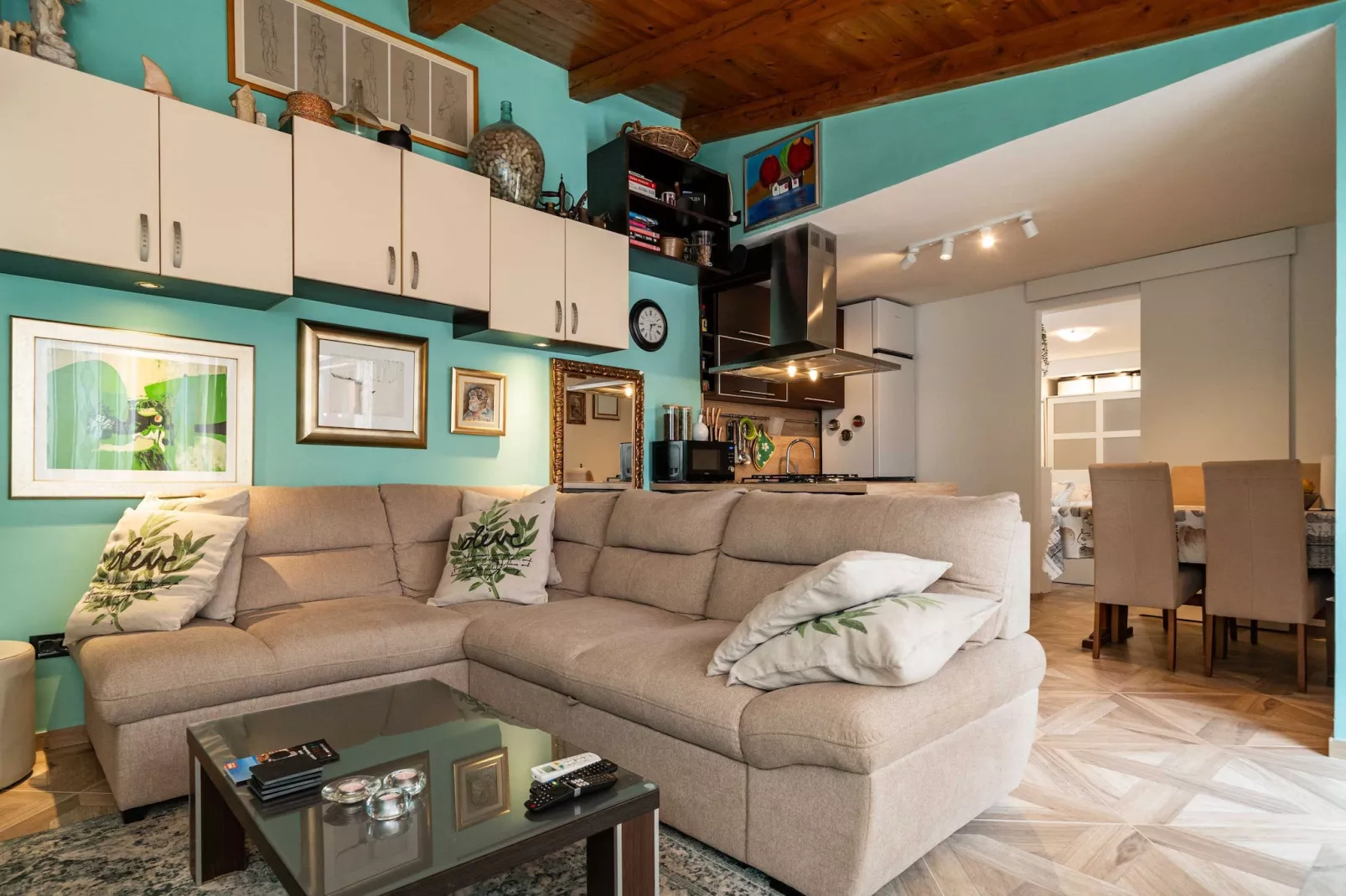 Apartment & Room Sunset Beach - One Bedroom Apartment with Terrace and Garden View-Woonkamer