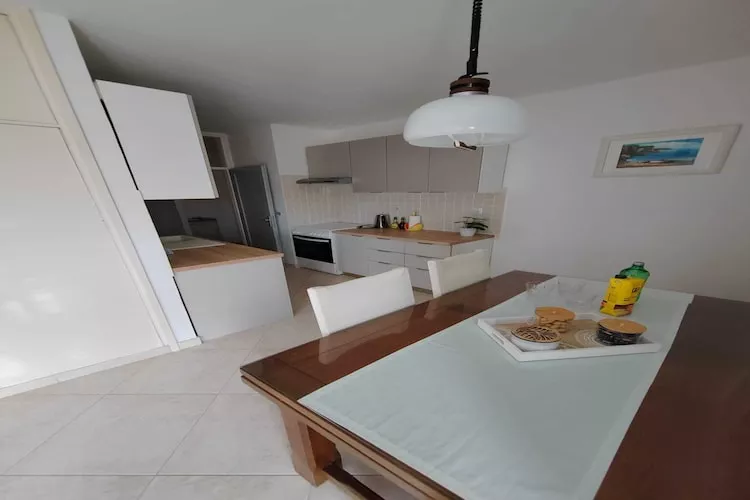 Apartment Alba - Three Bedroom Apartment with Loggia-Eetkamer