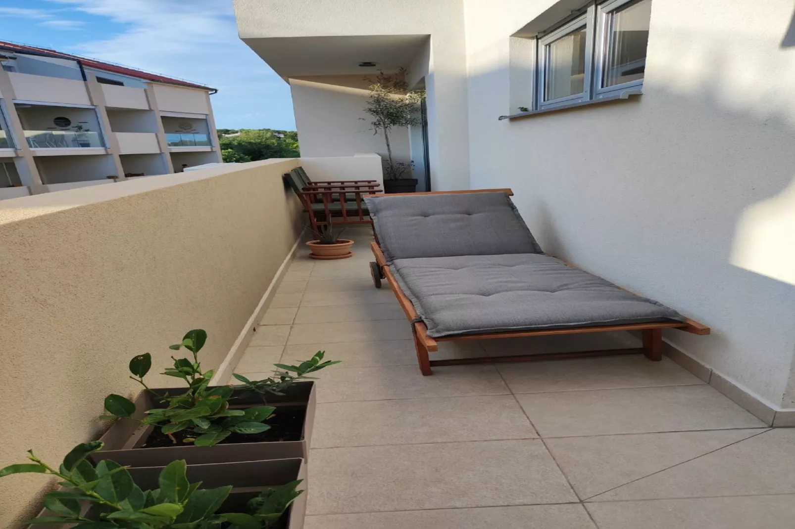 SALT Apartment - One Bedroom Apartment with Terrace and Sea View-Woonkamer