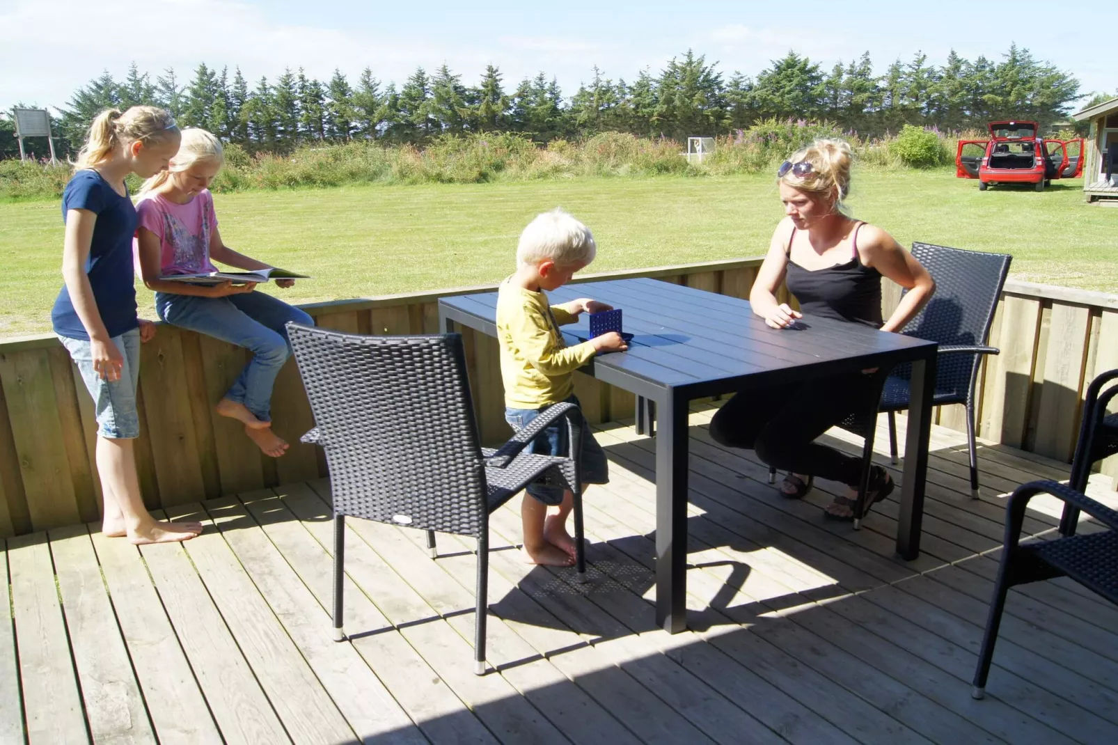 Hut in campingresort met terras-Buitenlucht