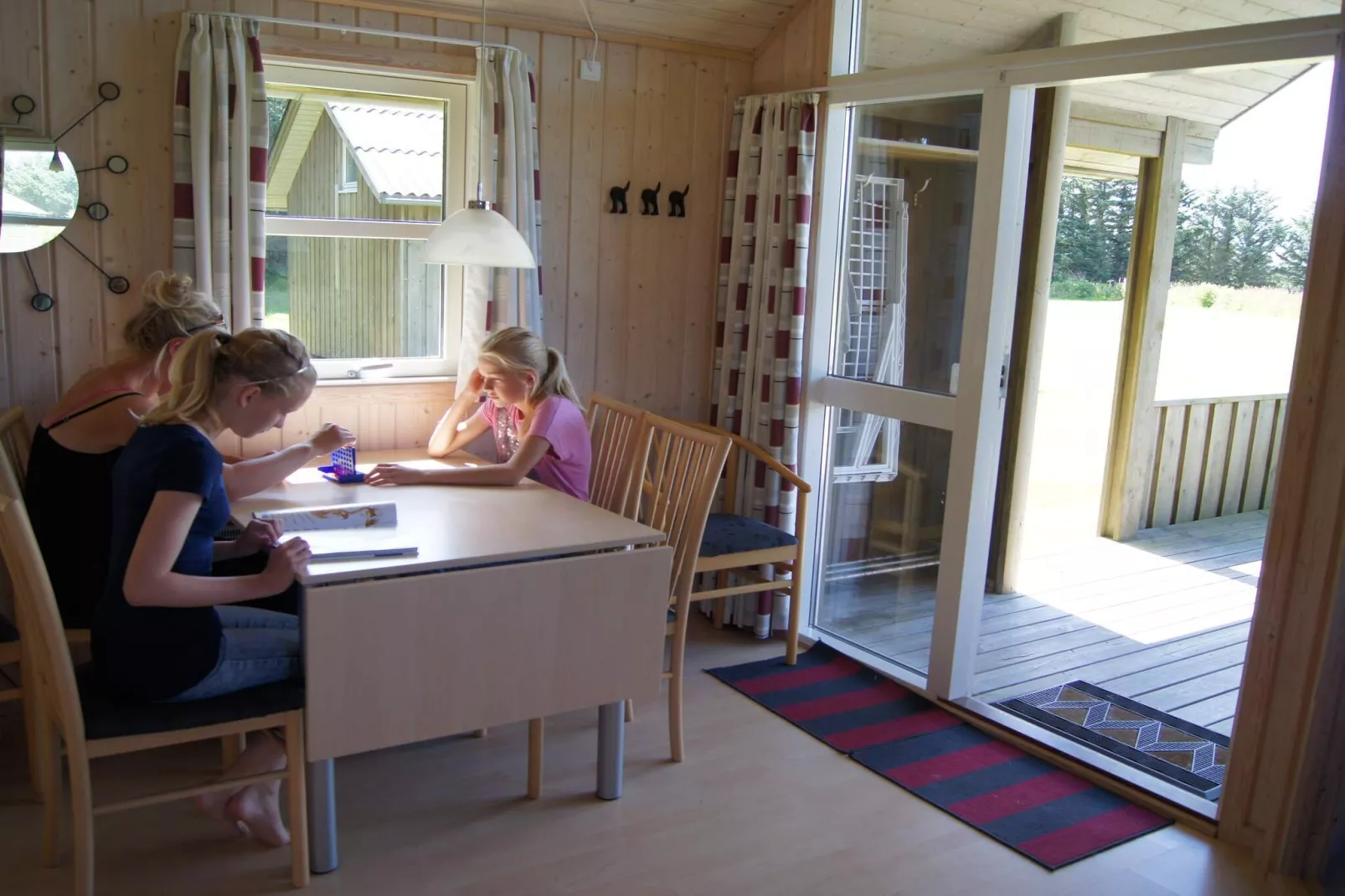 Hut in campingresort met terras-Binnen