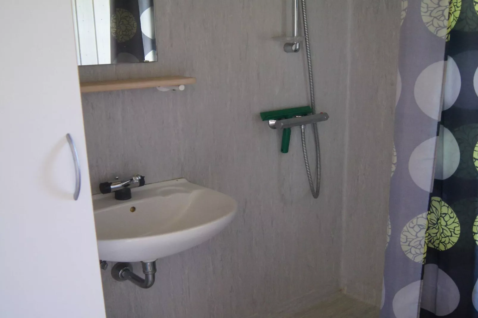Hut in campingresort met terras-Binnen