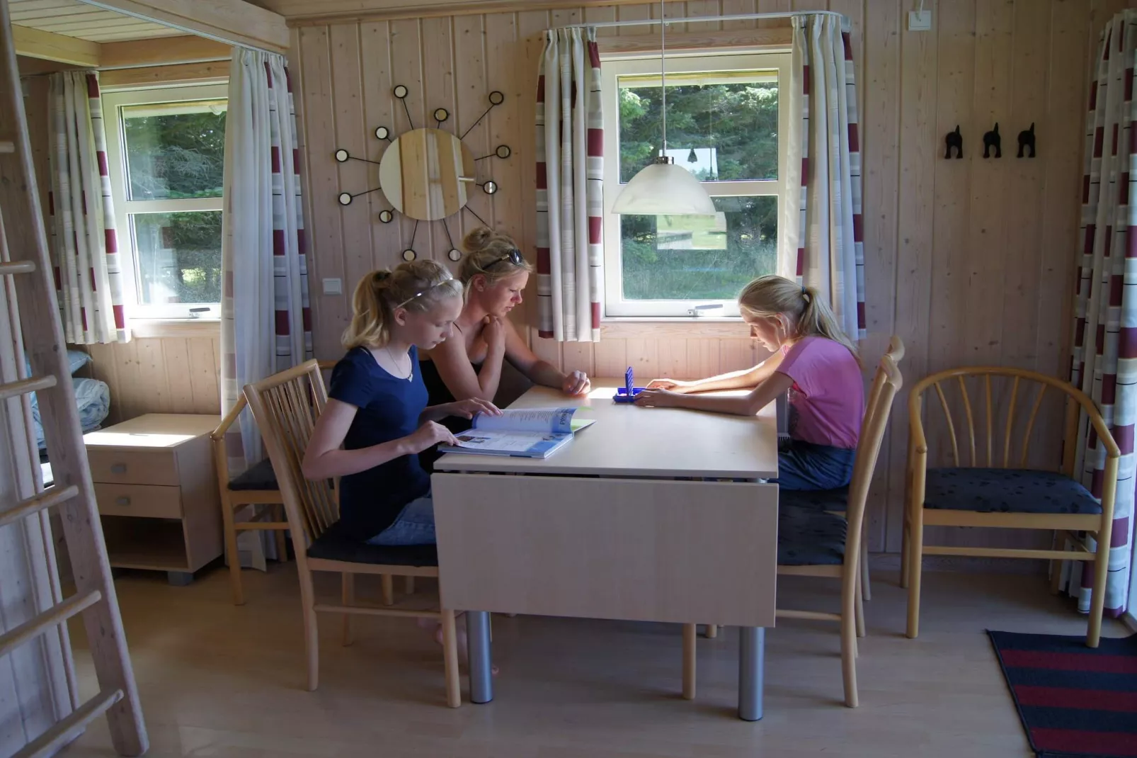Hut in campingresort met terras-Binnen