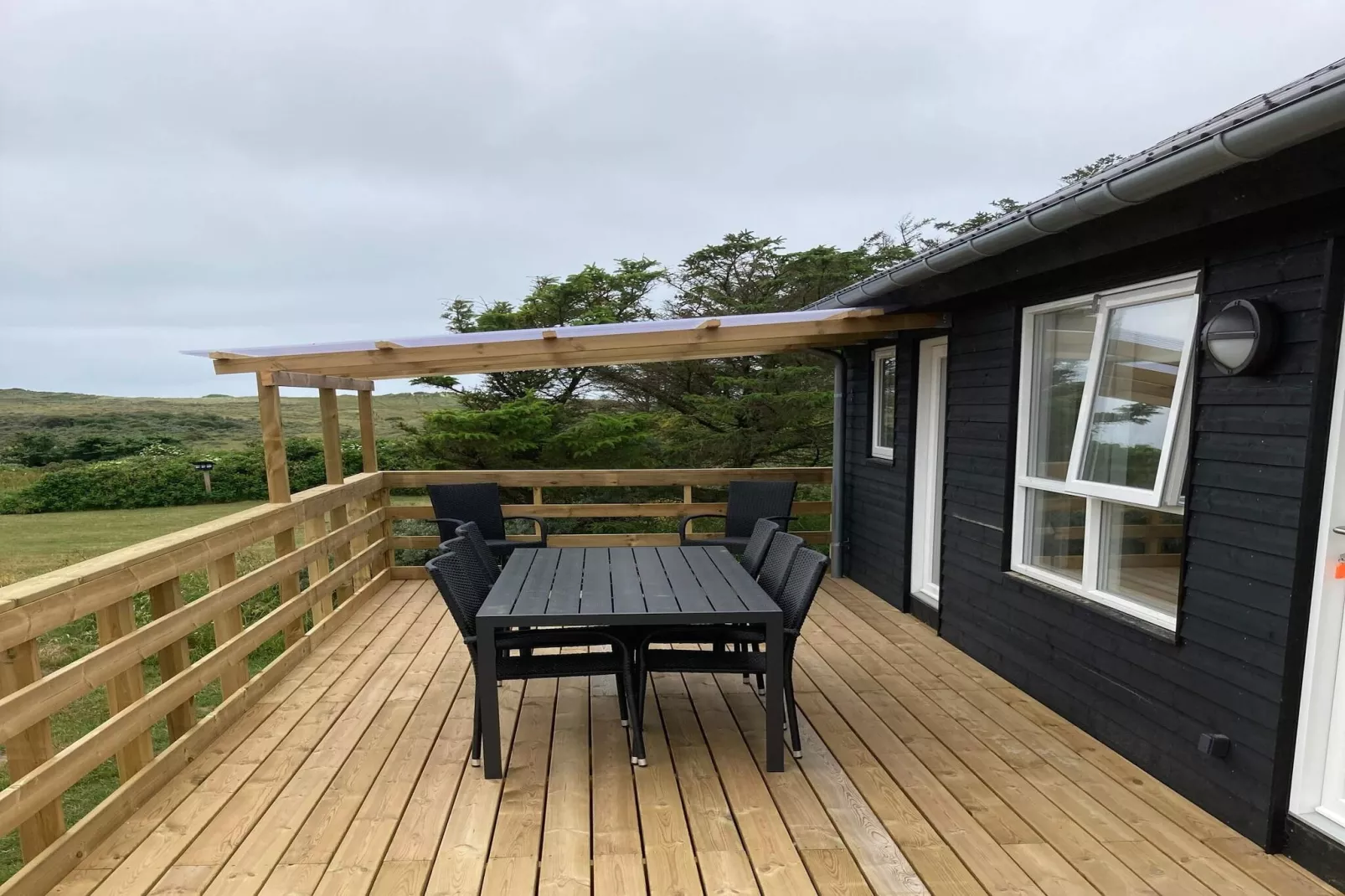Rustige hut in campingresort-Buitenlucht