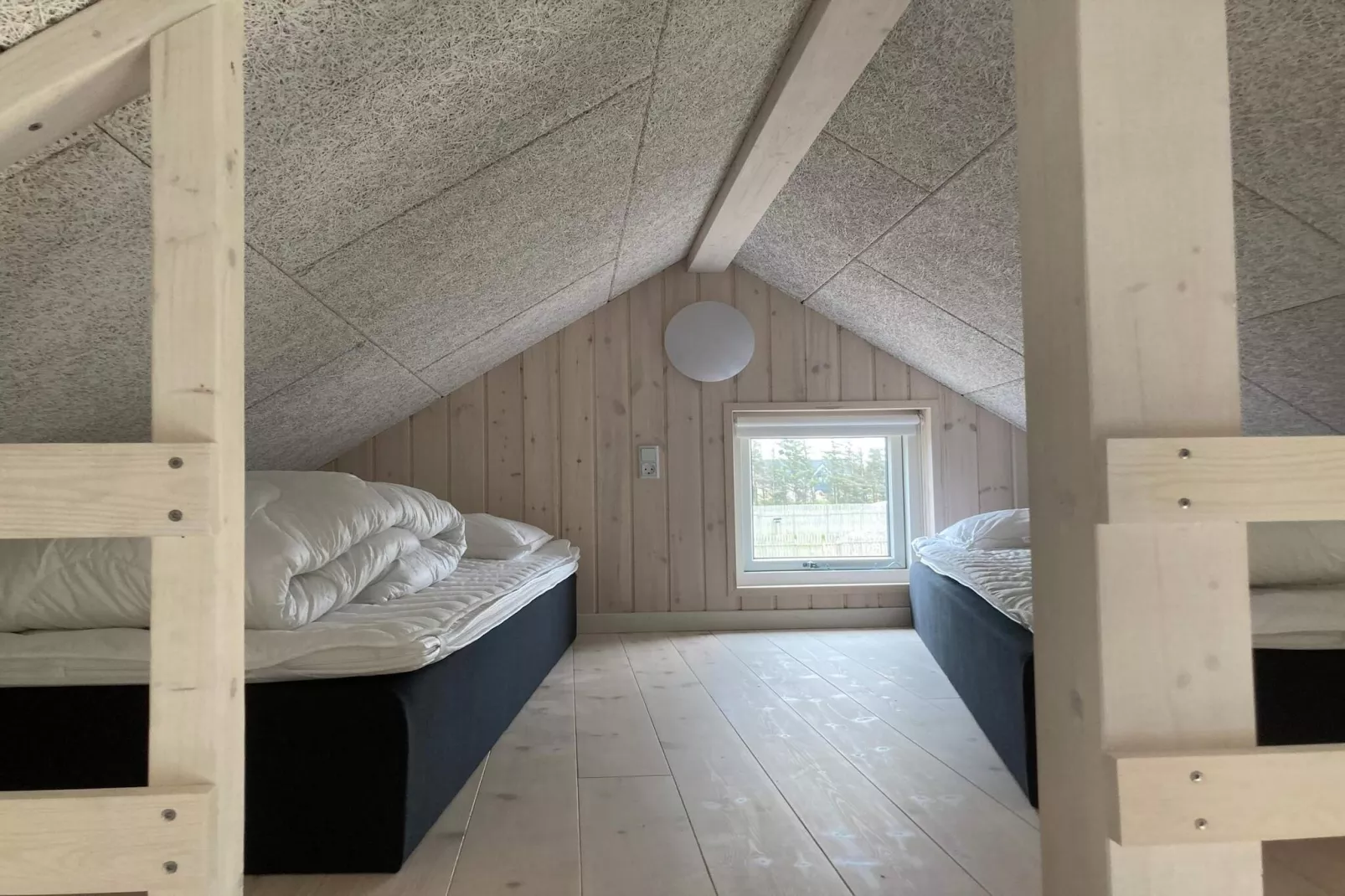Mooie hut in campingresort-Binnen