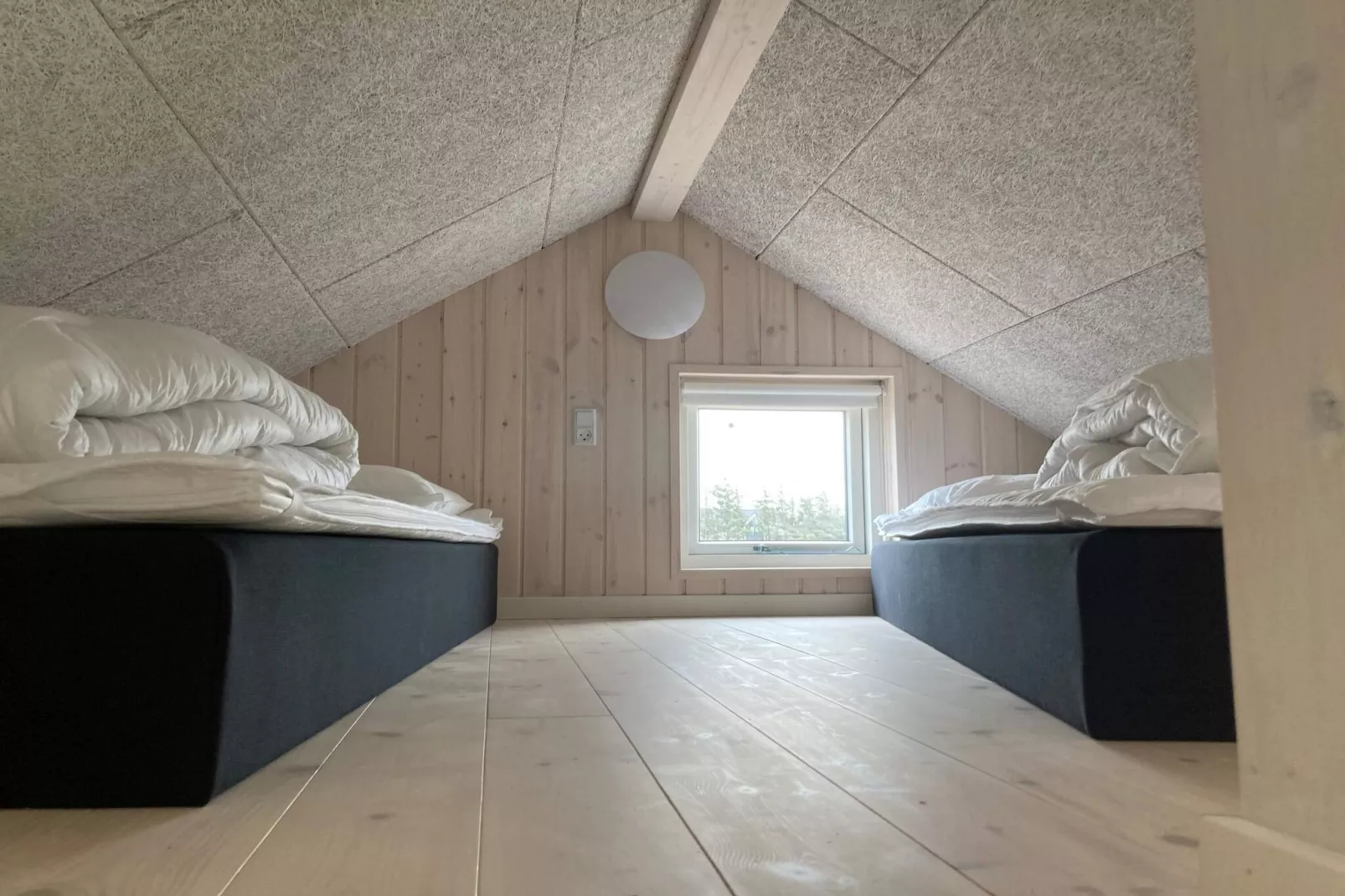 Mooie hut in campingresort-Binnen