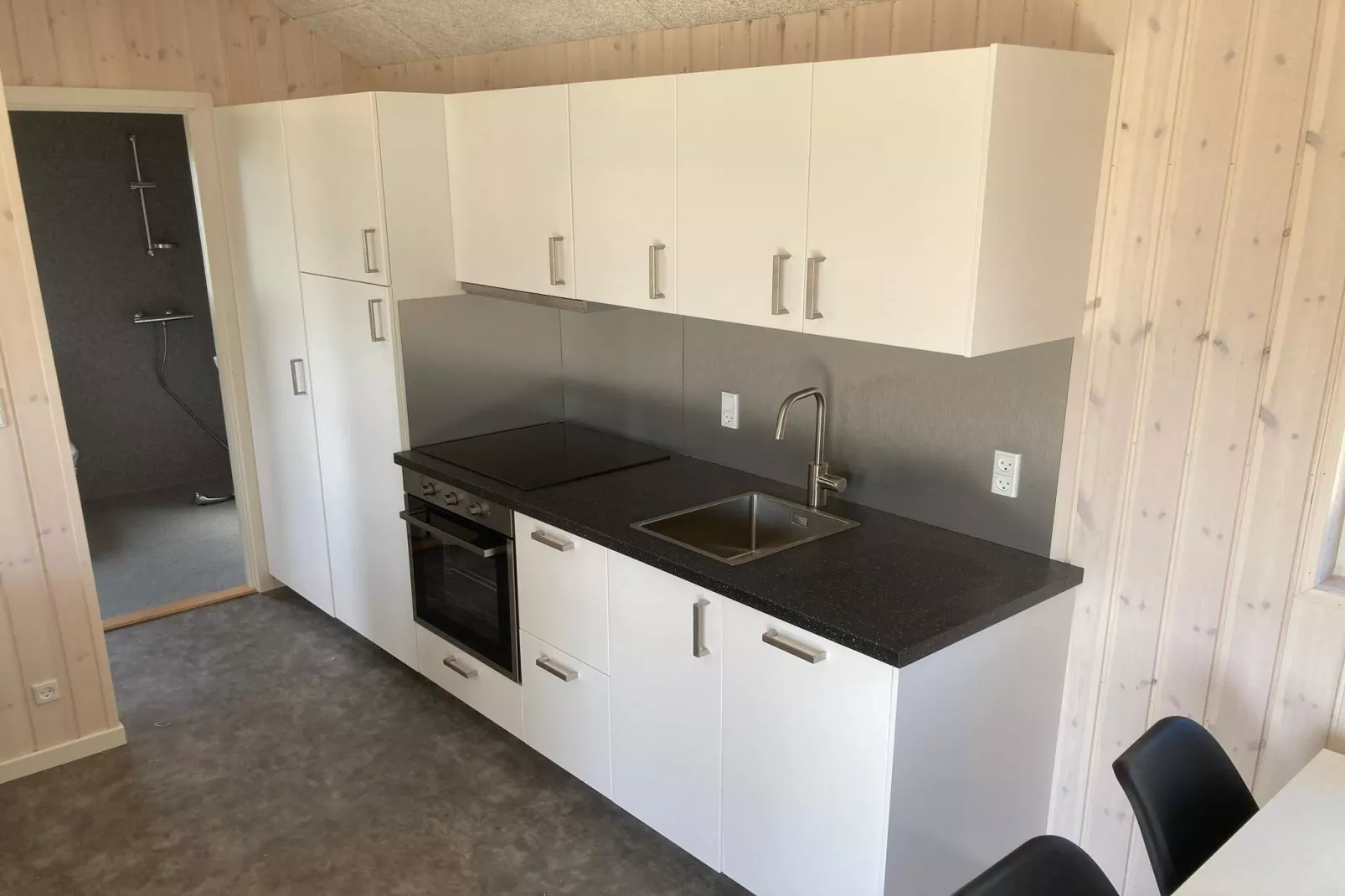 Mooie hut in campingresort-Binnen
