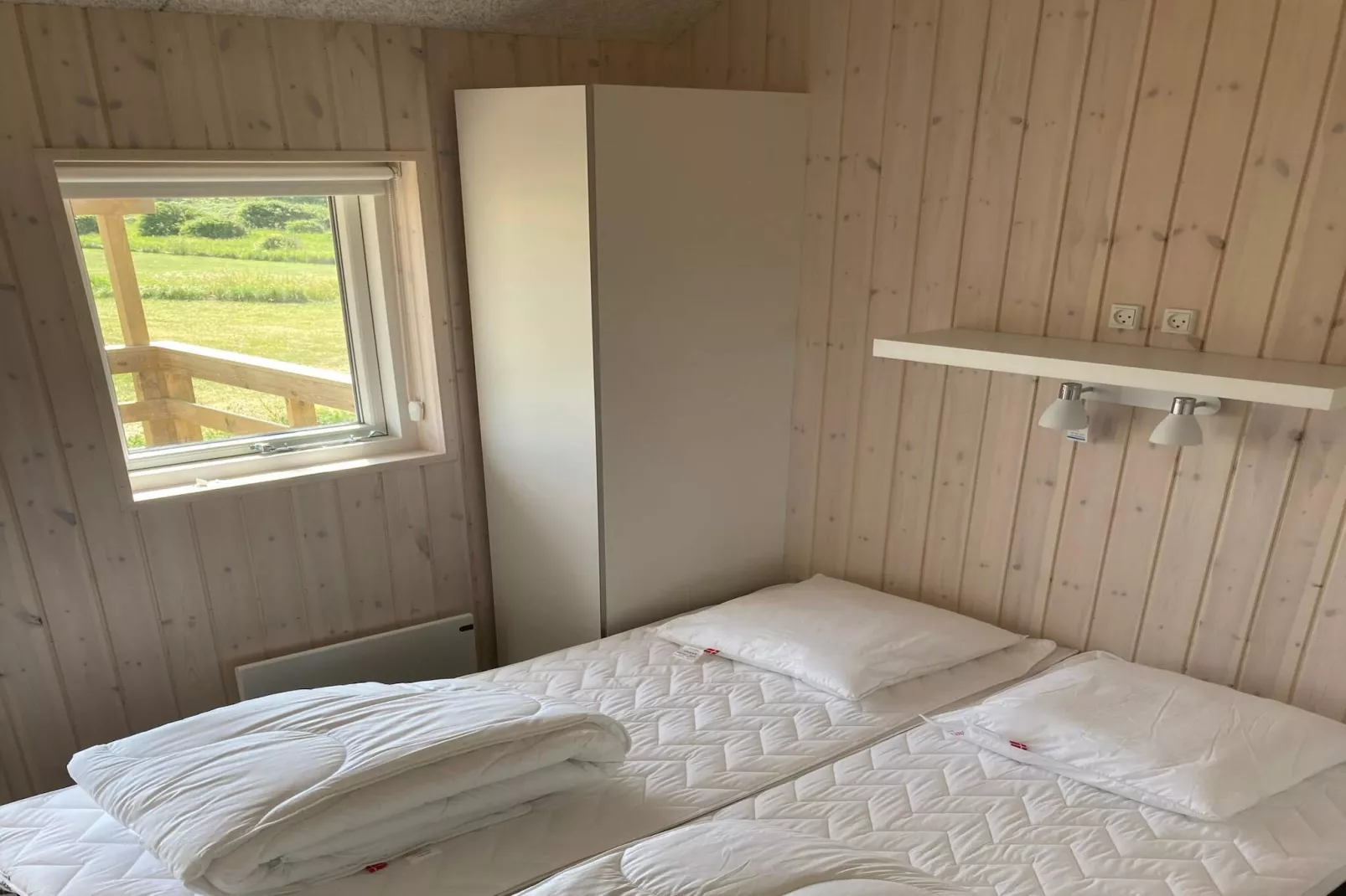 Mooie hut in campingresort-Binnen