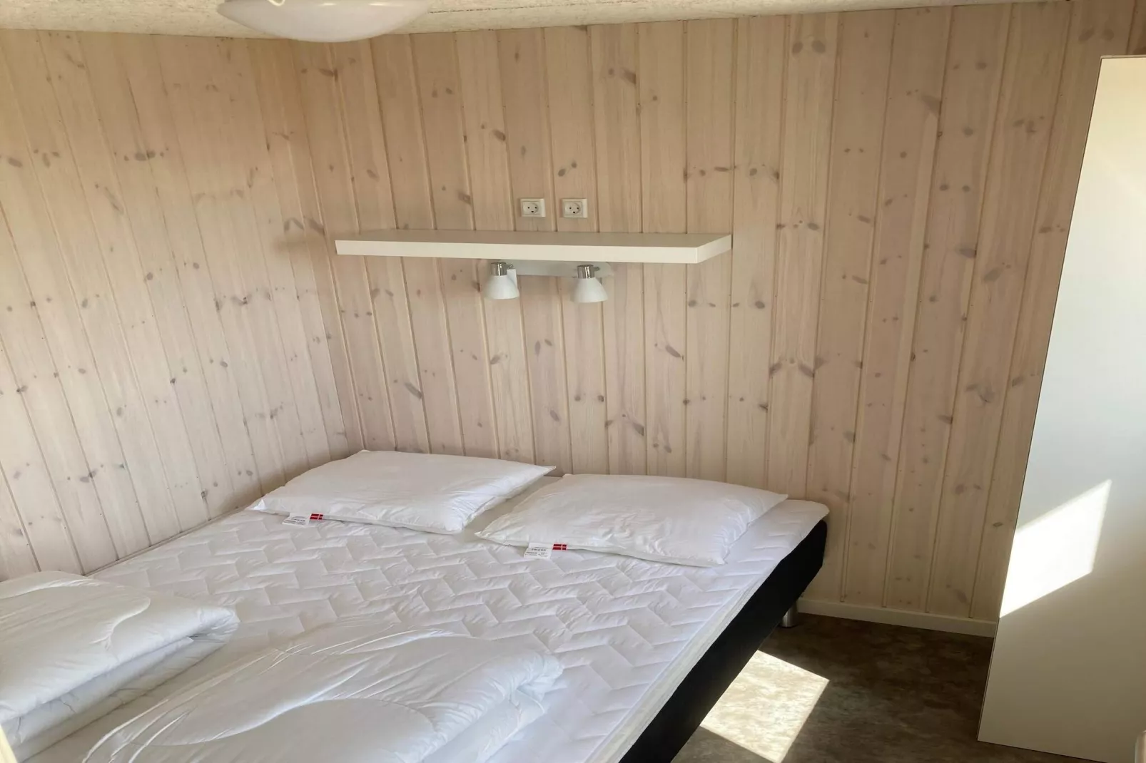 Mooie hut in campingresort-Binnen