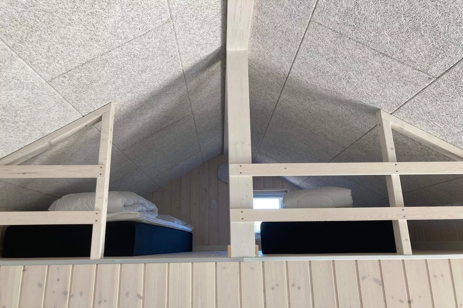 Mooie hut in campingresort-Binnen