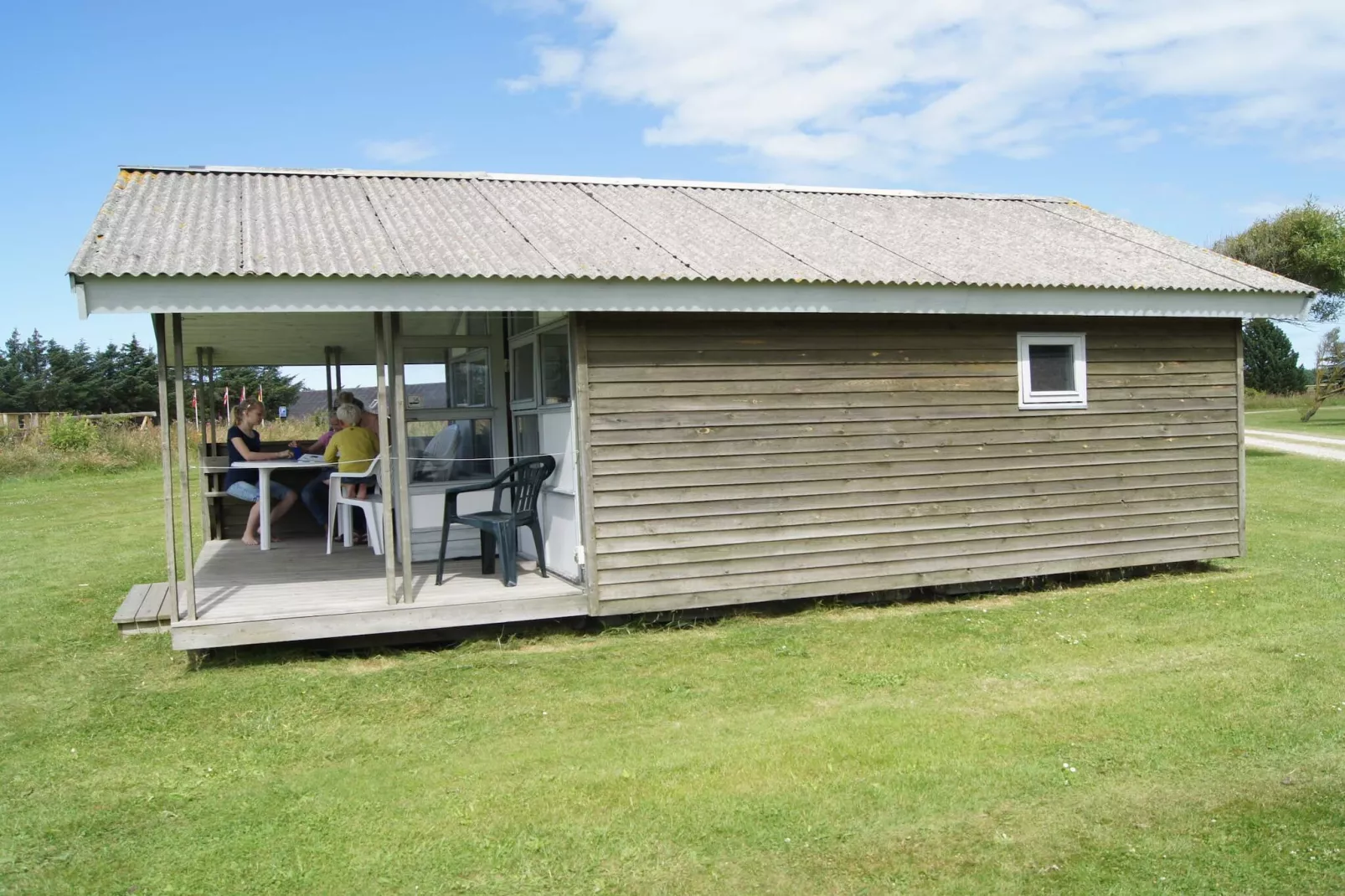 Comfortabele hut in campingresort-Buitenlucht