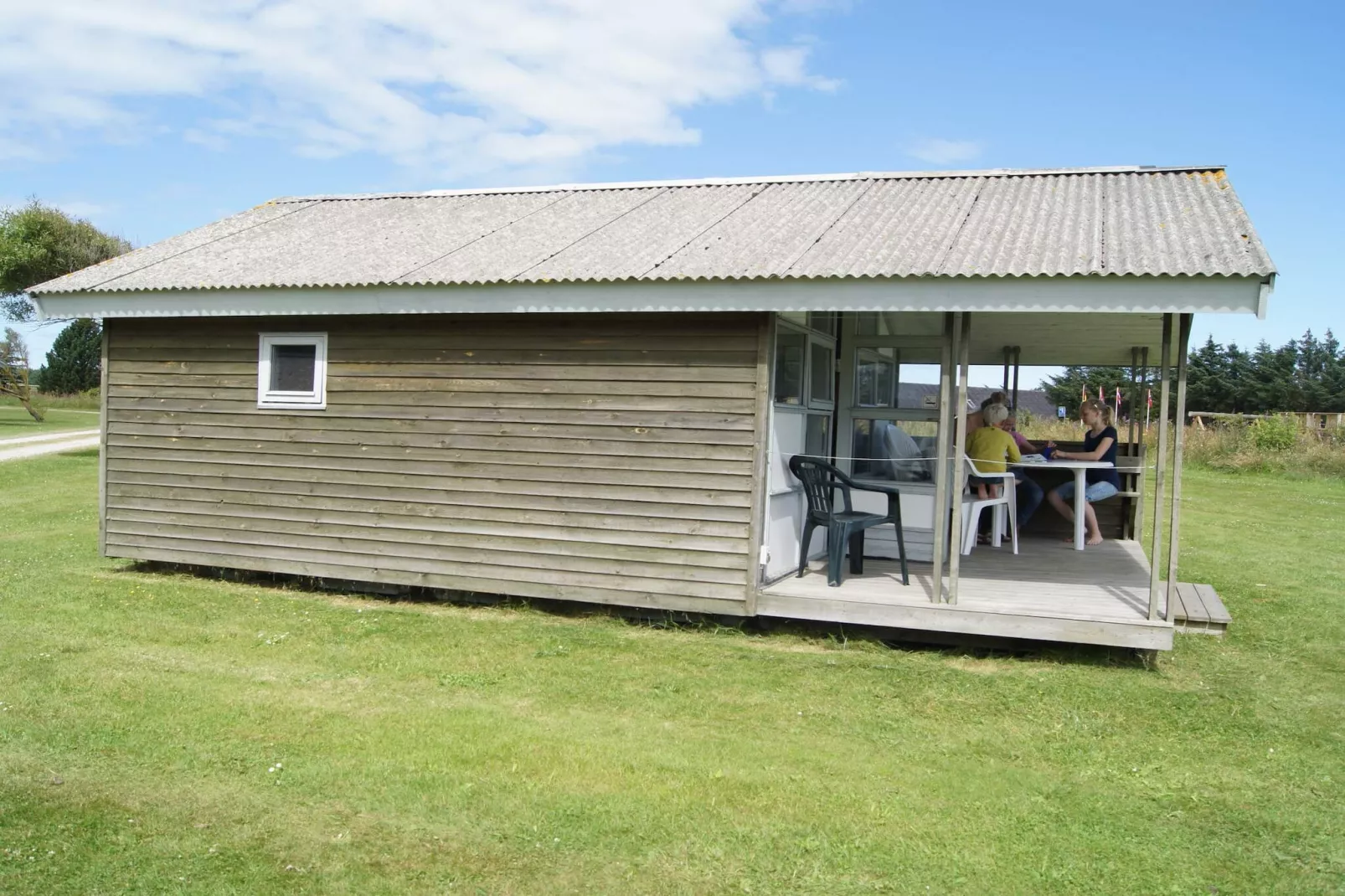 Zonnige hut in campingresort-Buitenlucht