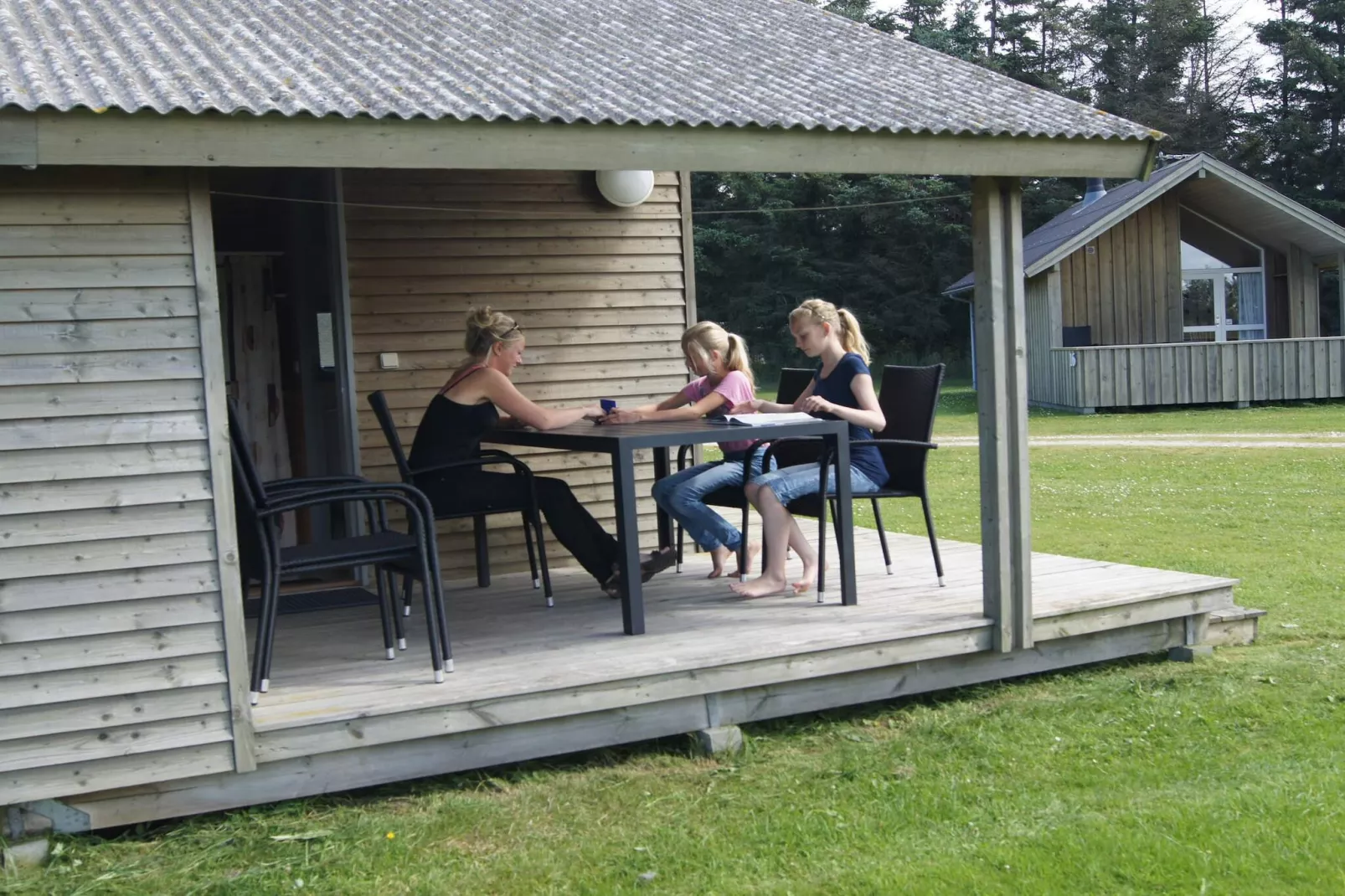 Gezellige hut op campingresort-Buitenlucht