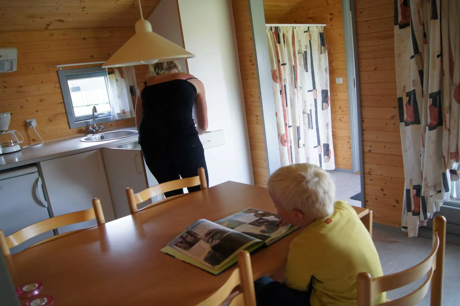 Gezellige hut op campingresort-Binnen