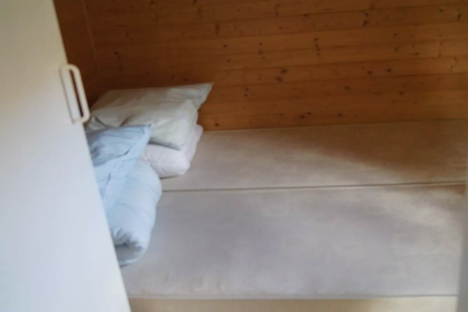 Gezellige hut op campingresort-Binnen