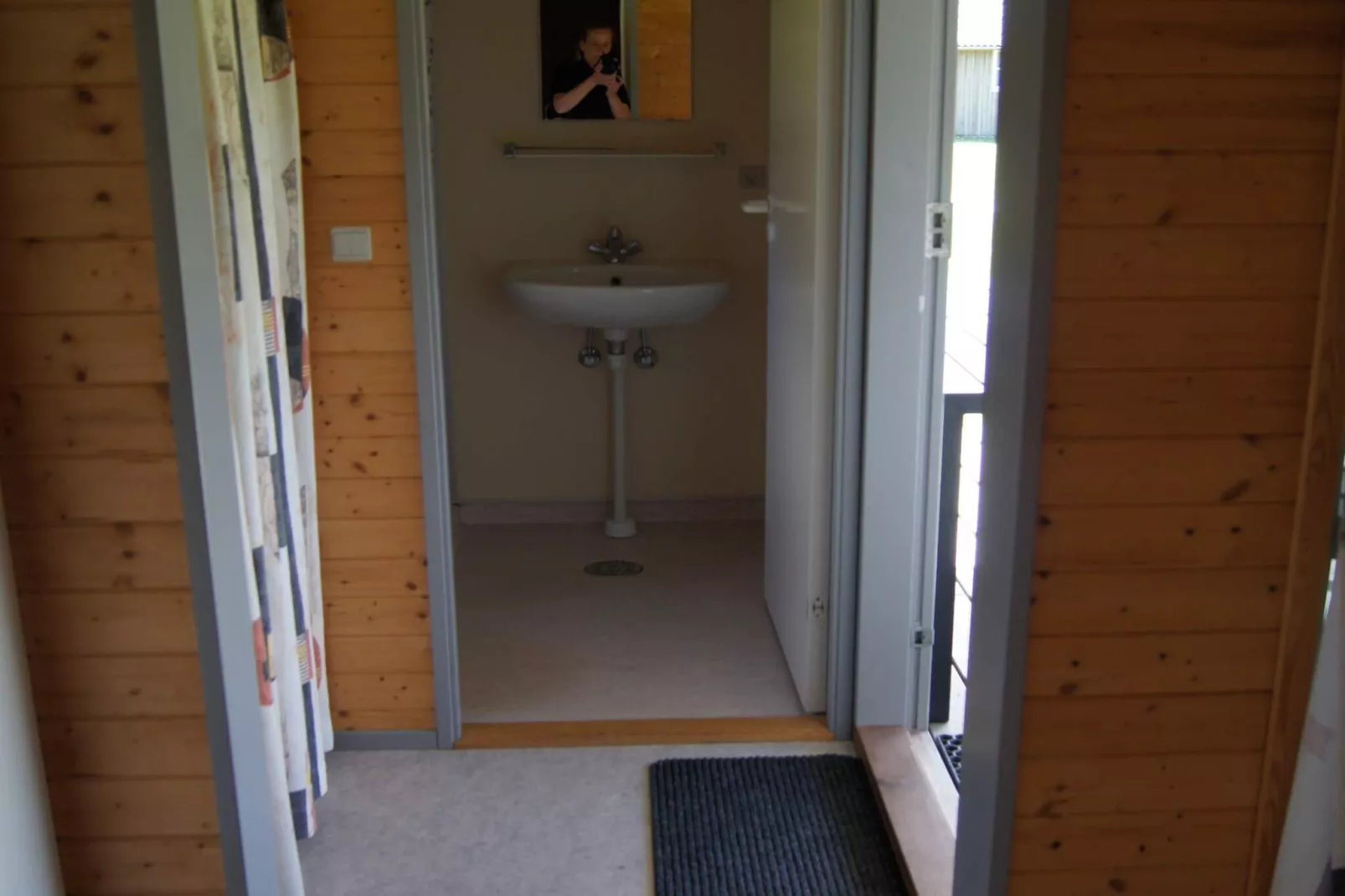 Gezellige hut op campingresort-Binnen