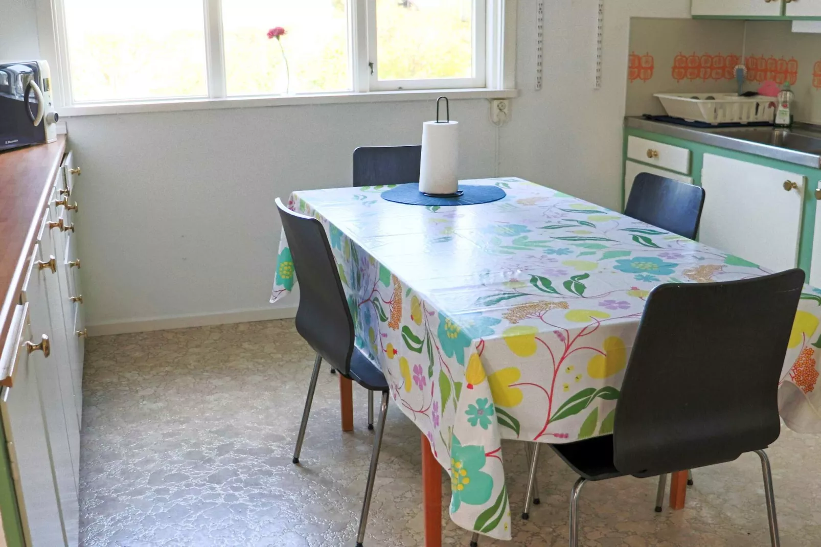 Welcoming cottage near the sea-Binnen