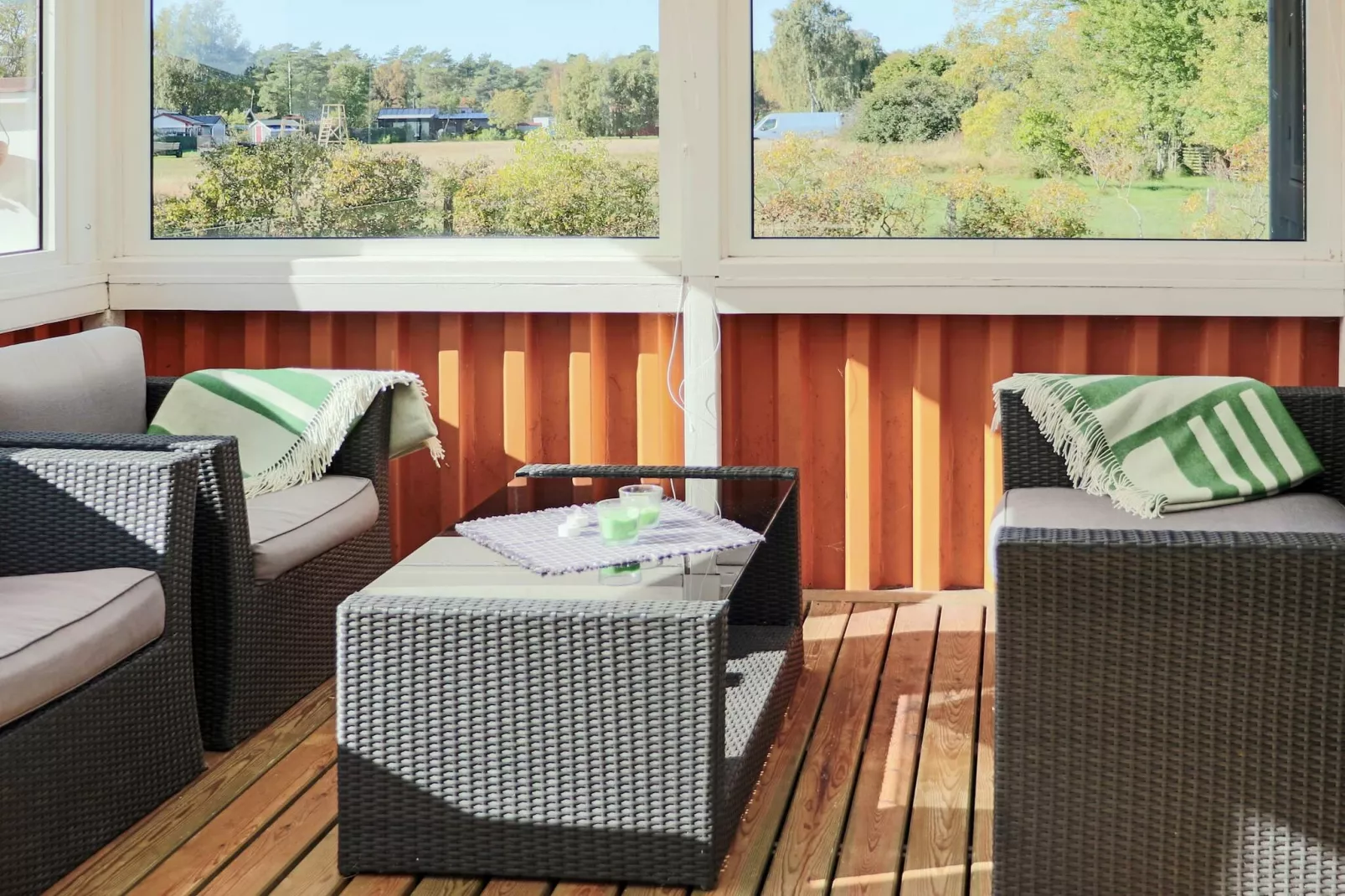 Welcoming cottage near the sea-Binnen