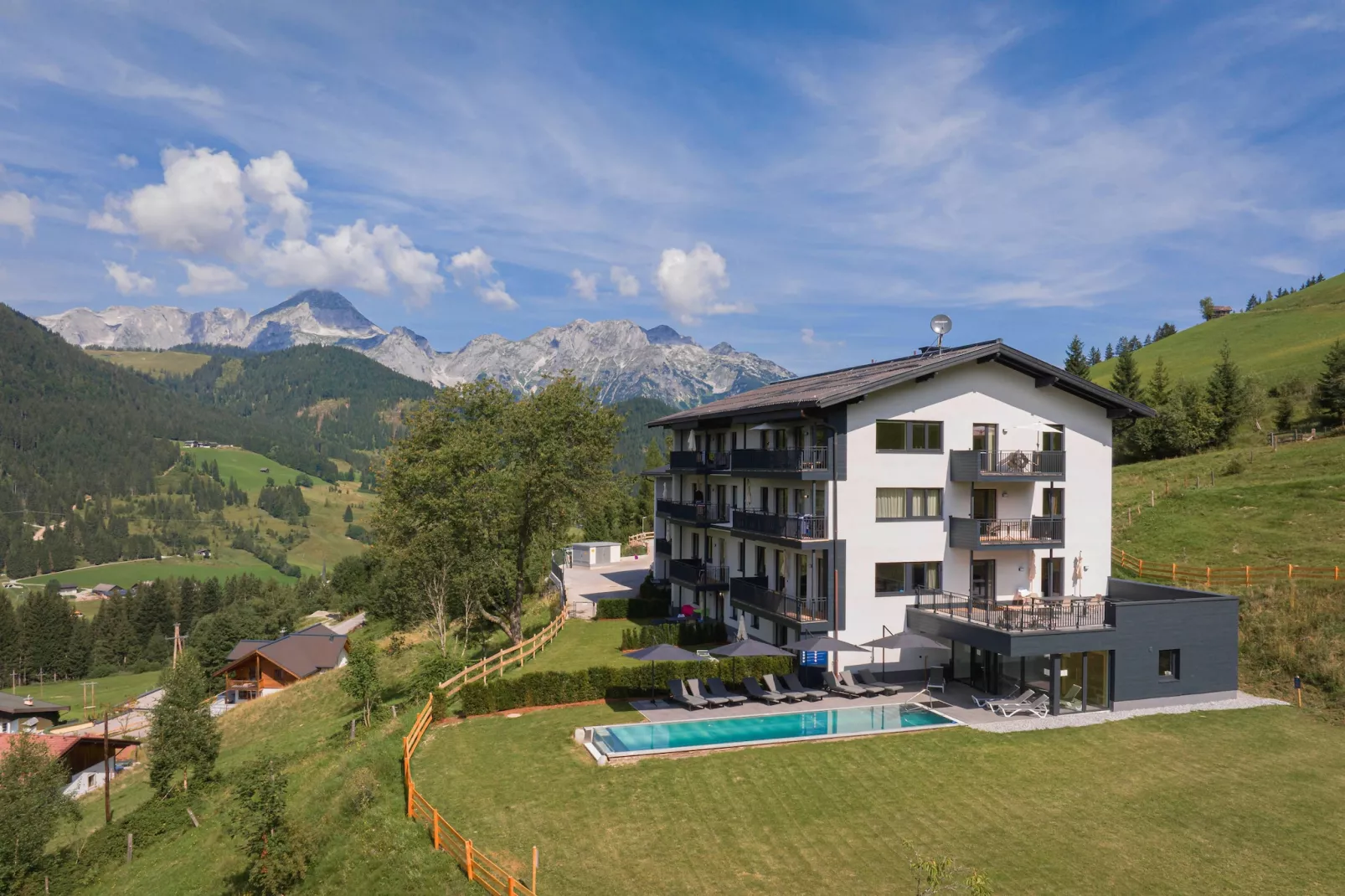 Hideaway Dachstein West 6-Buitenkant zomer