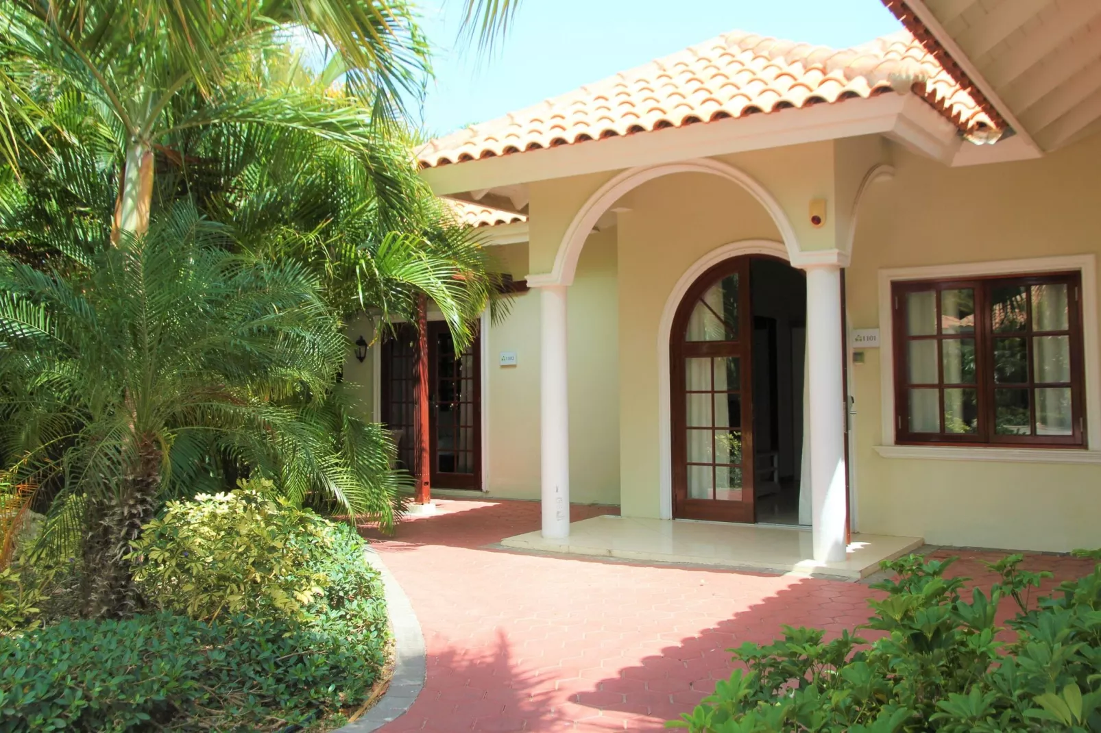 Villa 3 bedroom with private pool-Buitenkant zomer